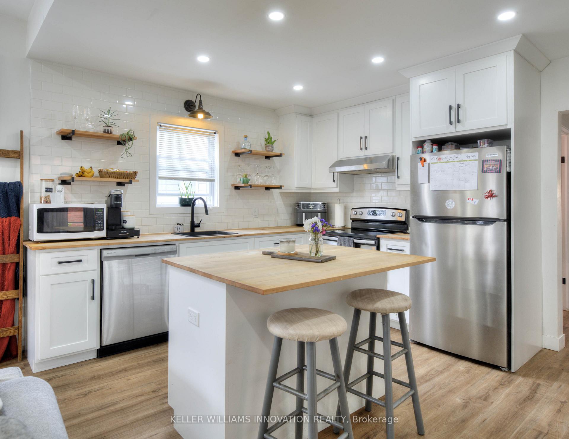 Photo 12 of 43 Elizabeth Street, St. Thomas — HOMEH
