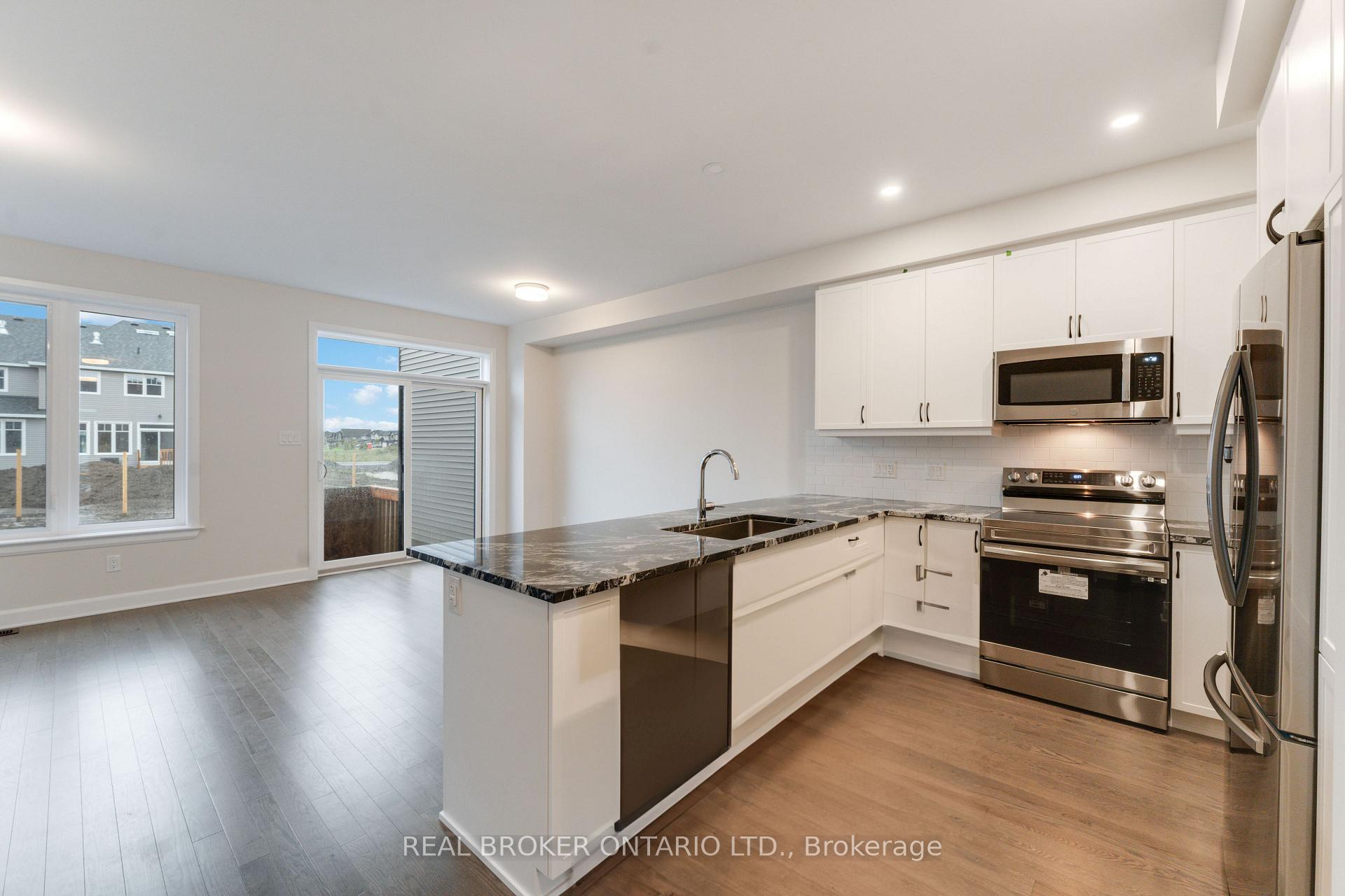 Photo 3 of 744 Maverick Crescent, Ottawa, Remainder of Stittsville & Area — HOMEH