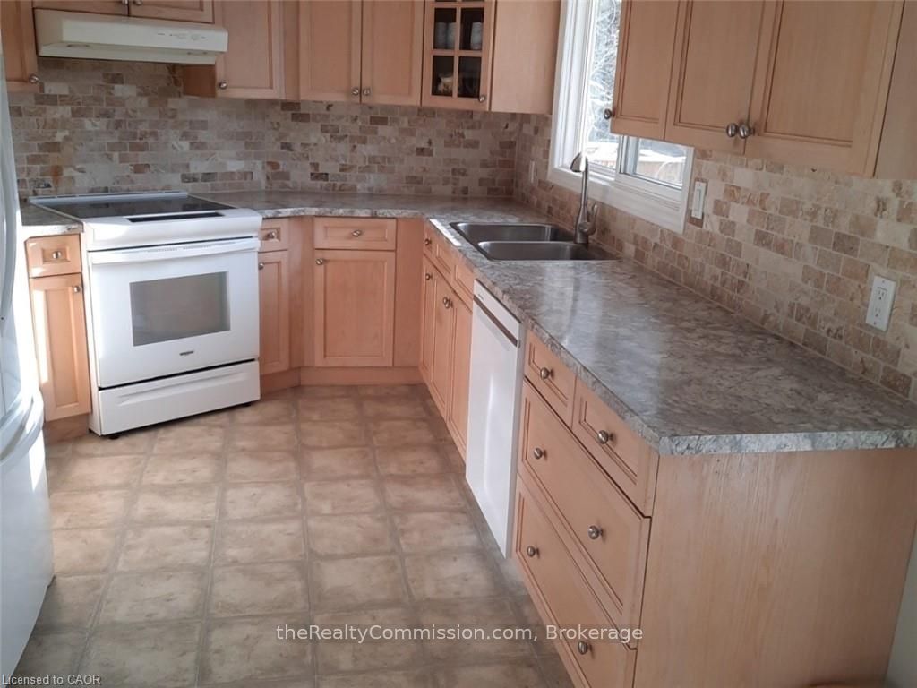 Photo 14 of 9 Doran Road, Springwater, Midhurst — HOMEH