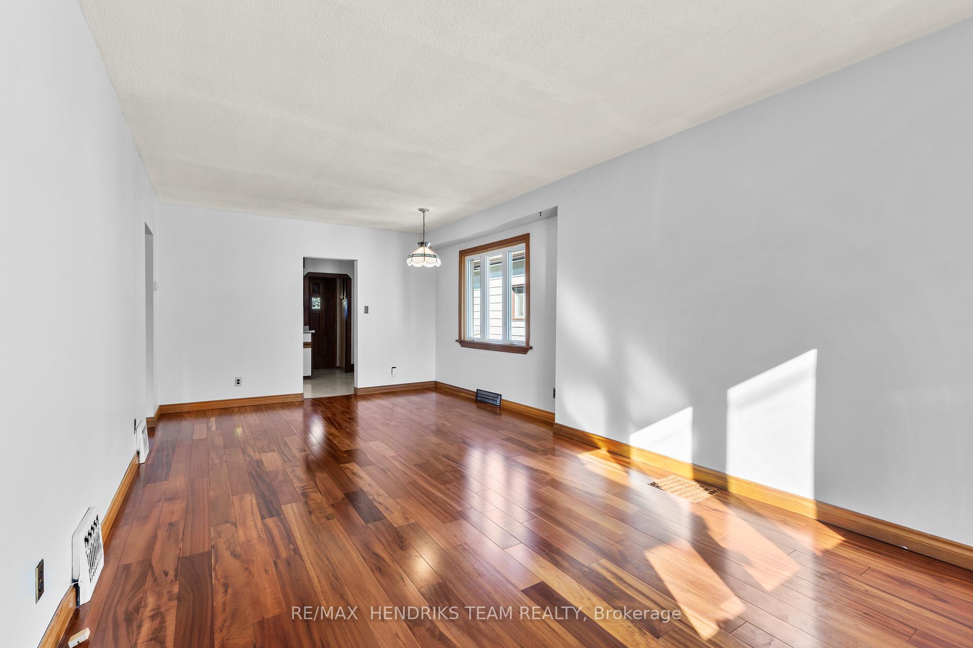 Photo 8 of 15 Stuart Avenue, St. Catharines, Downtown — HOMEH