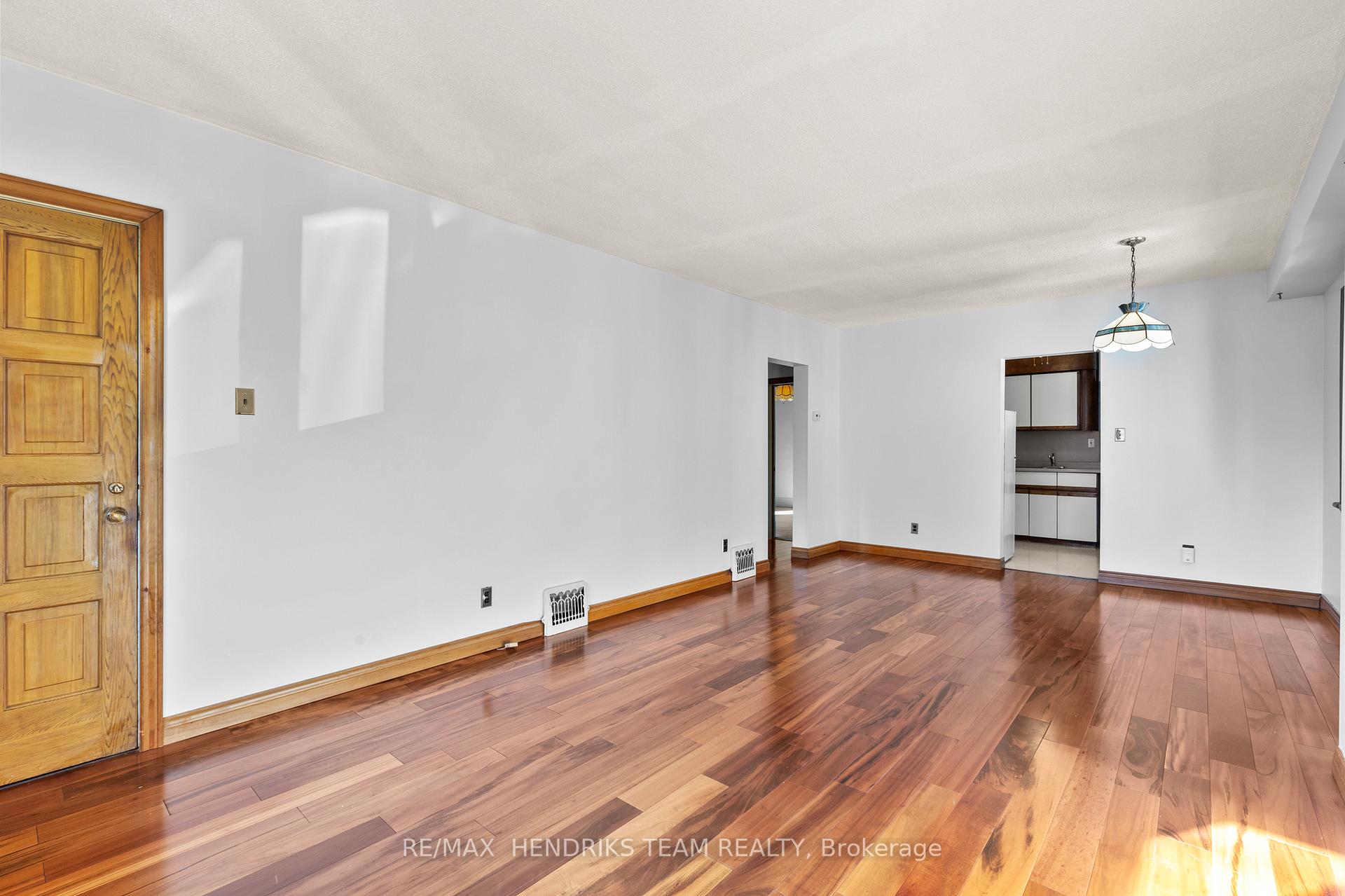 Photo 9 of 15 Stuart Avenue, St. Catharines, Downtown — HOMEH