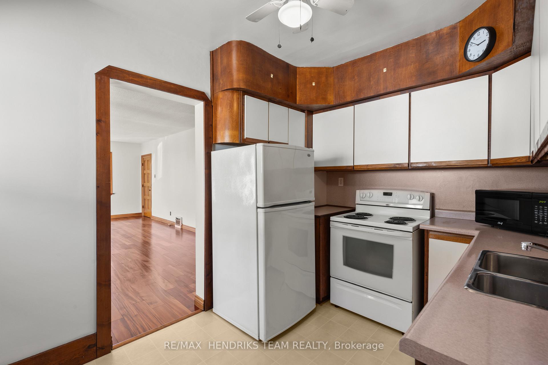 Photo 12 of 15 Stuart Avenue, St. Catharines, Downtown — HOMEH