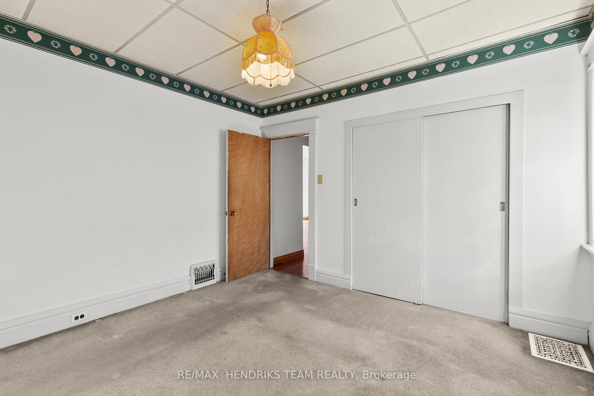 Photo 16 of 15 Stuart Avenue, St. Catharines, Downtown — HOMEH