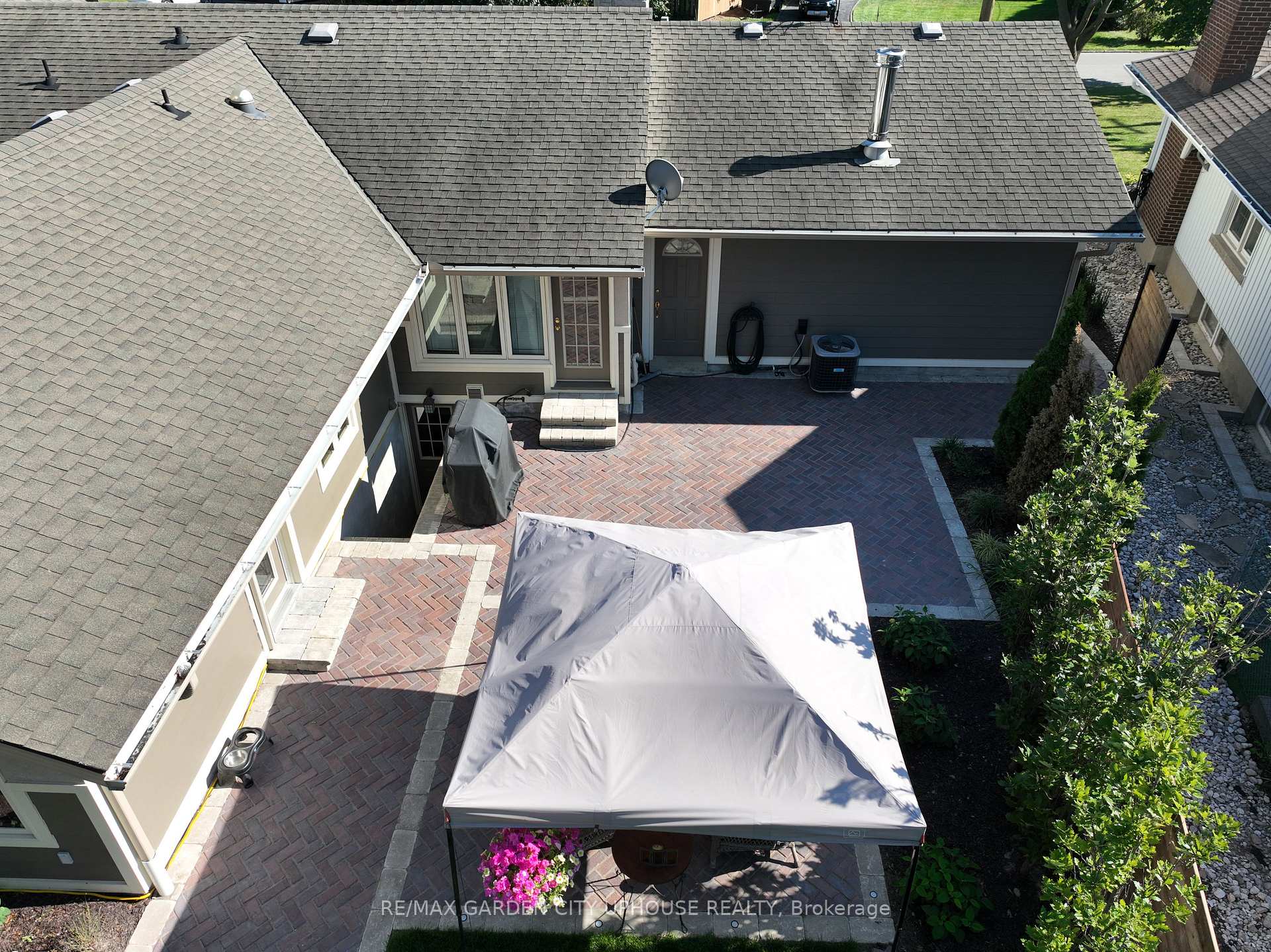 Photo 2 of 3 Nancy Drive, St. Catharines, Vine/Linwell — HOMEH