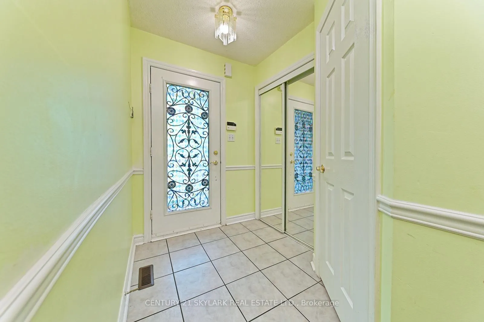 Photo 5 of 31 Todmorden Drive, Brampton, Northwest Sandalwood Parkway — HOMEH