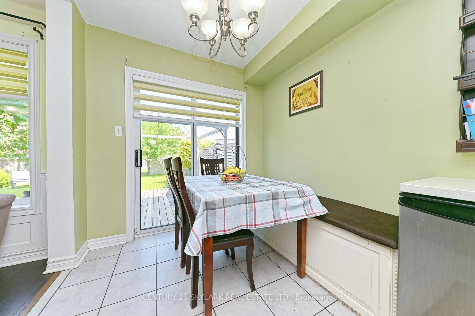 Photo 16 of 31 Todmorden Drive, Brampton, Northwest Sandalwood Parkway — HOMEH