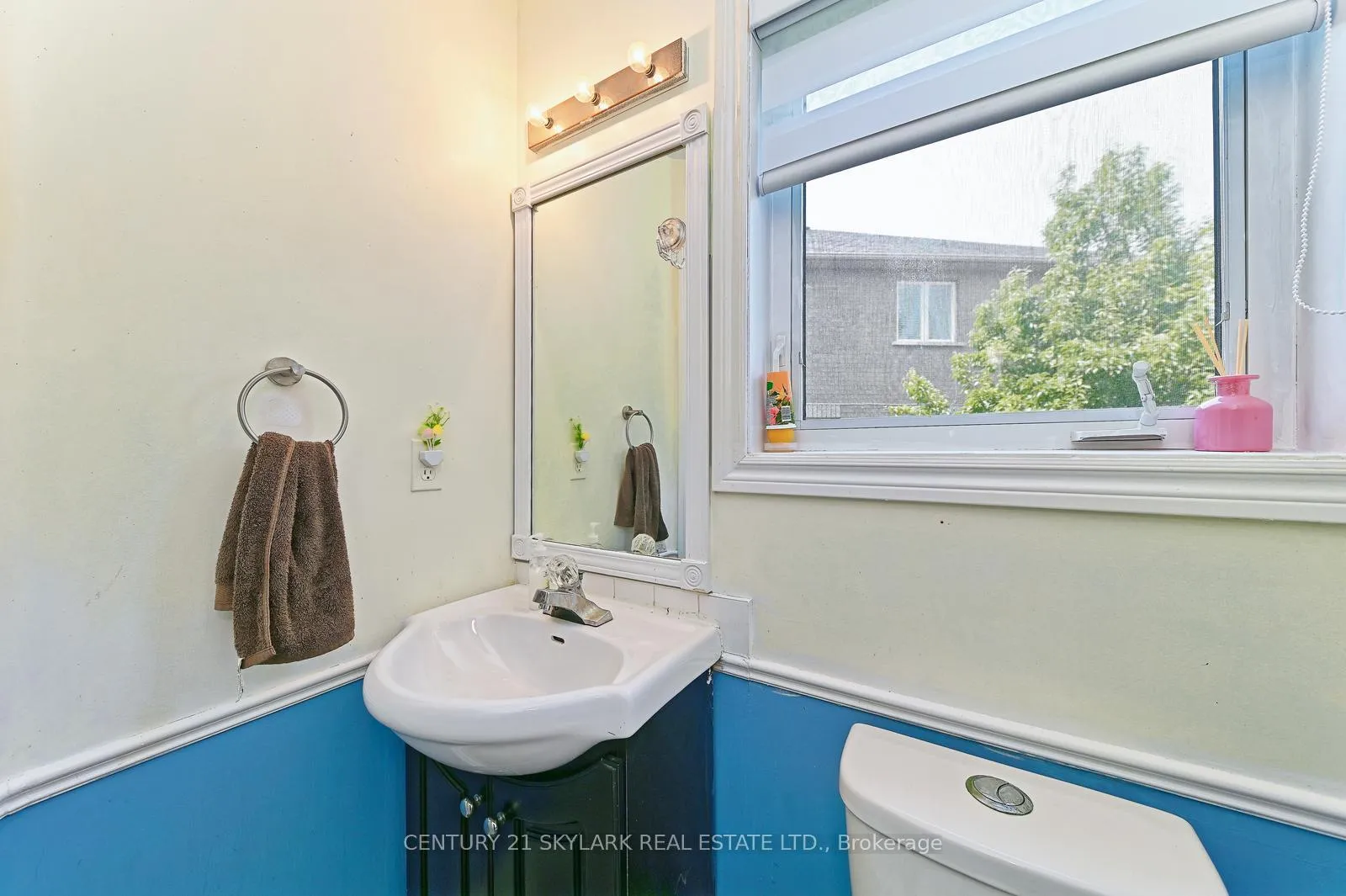 Photo 17 of 31 Todmorden Drive, Brampton, Northwest Sandalwood Parkway — HOMEH