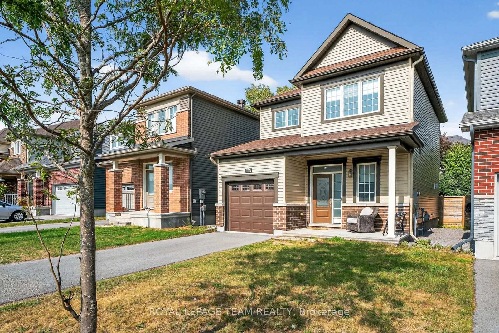 Front of 619 Geranium Walk