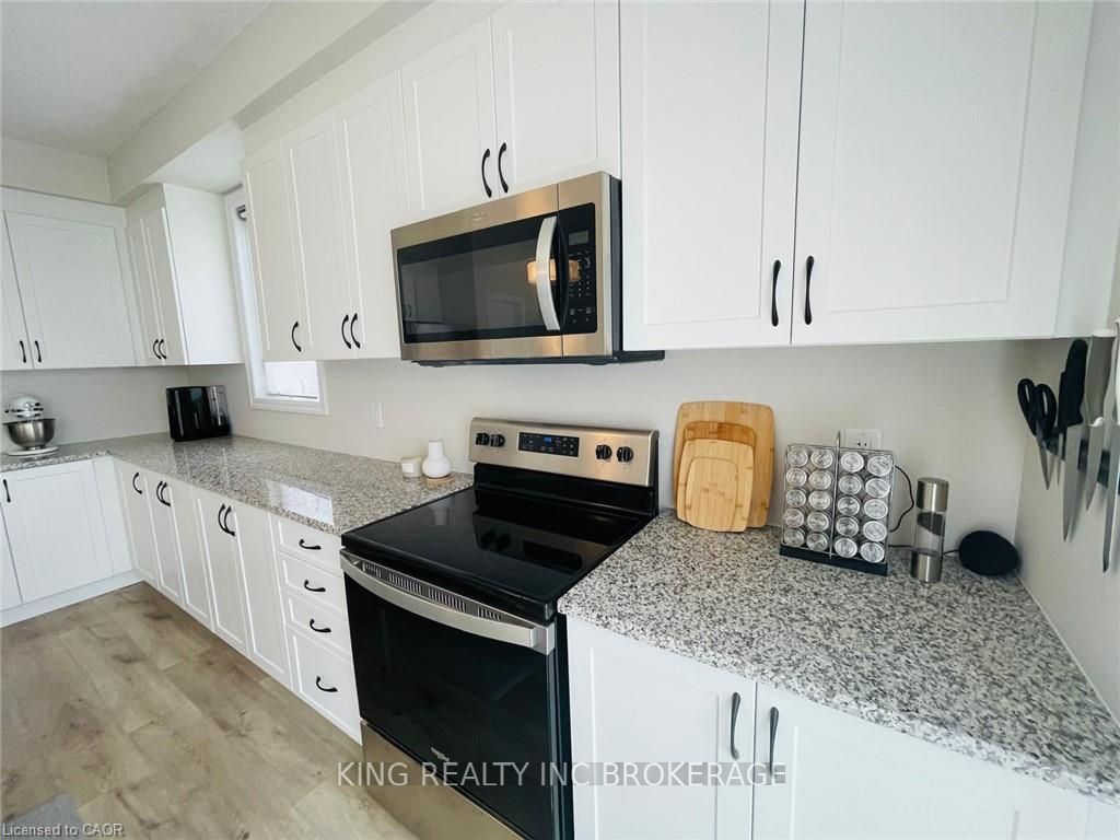 Photo 14 of 38 Allenwood Road, Springwater, Elmvale — HOMEH