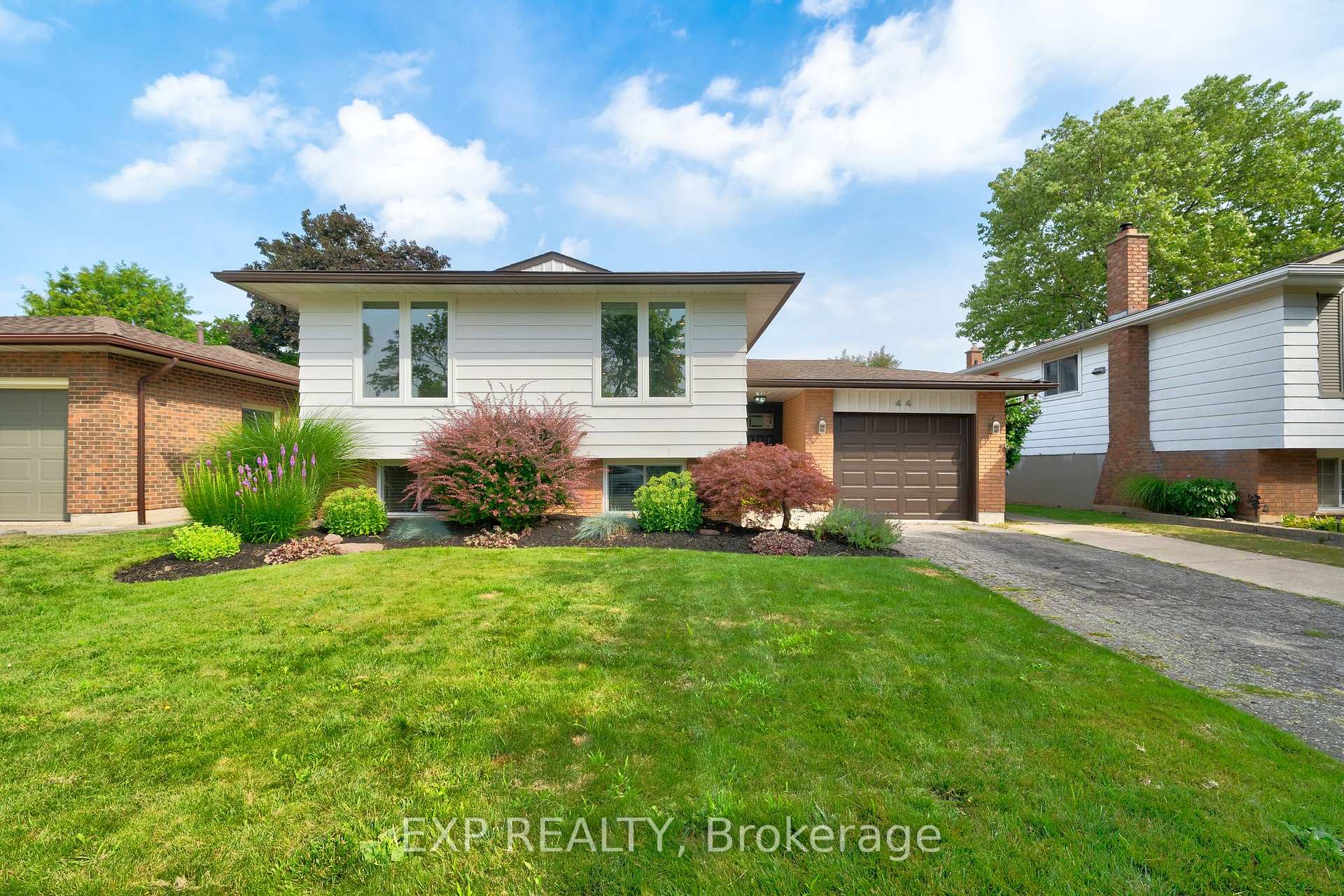 Photo 1 of 44 Royal Orchard Crescent, St. Catharines, Lakeport — HOMEH
