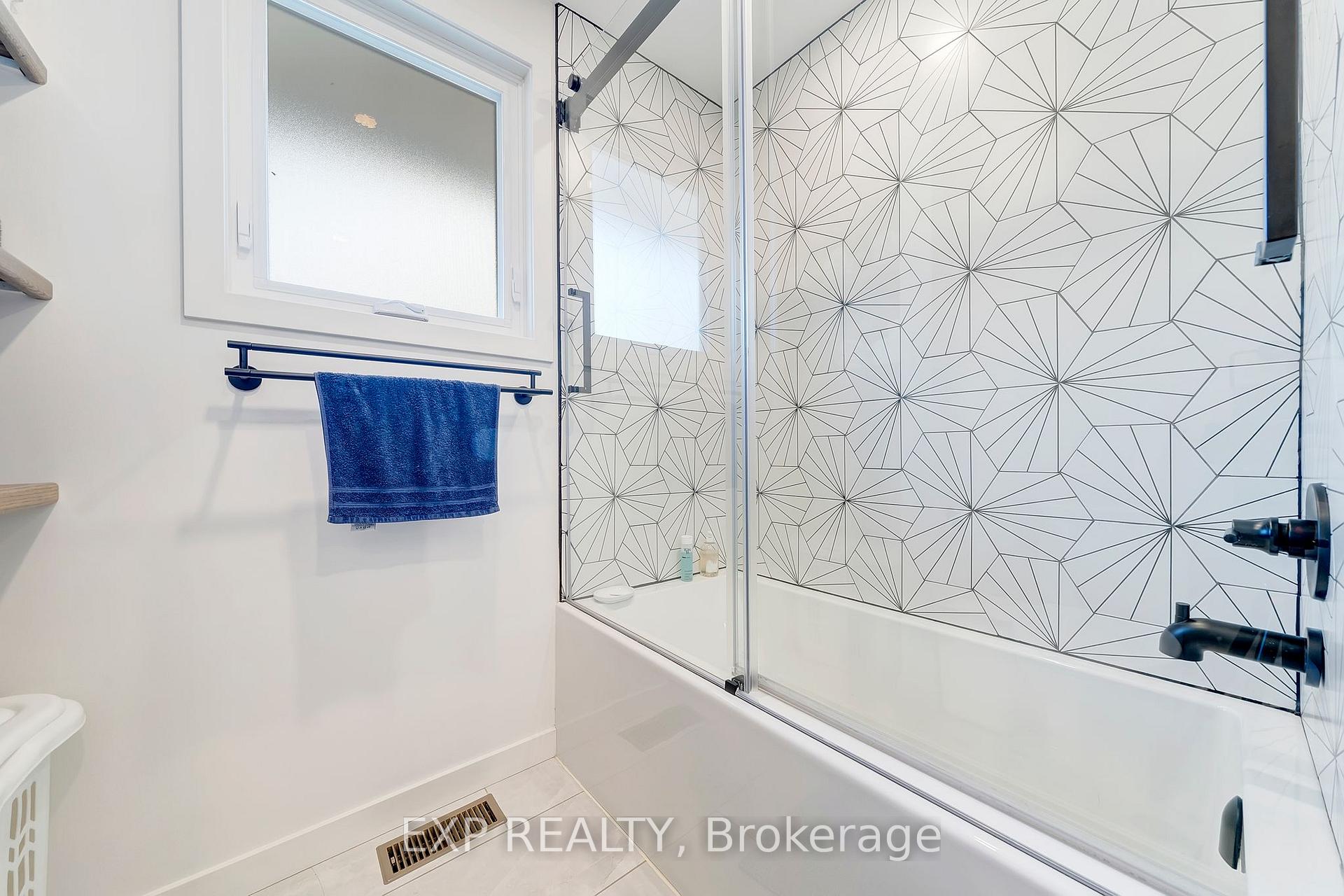 Photo 21 of 44 Royal Orchard Crescent, St. Catharines, Lakeport — HOMEH