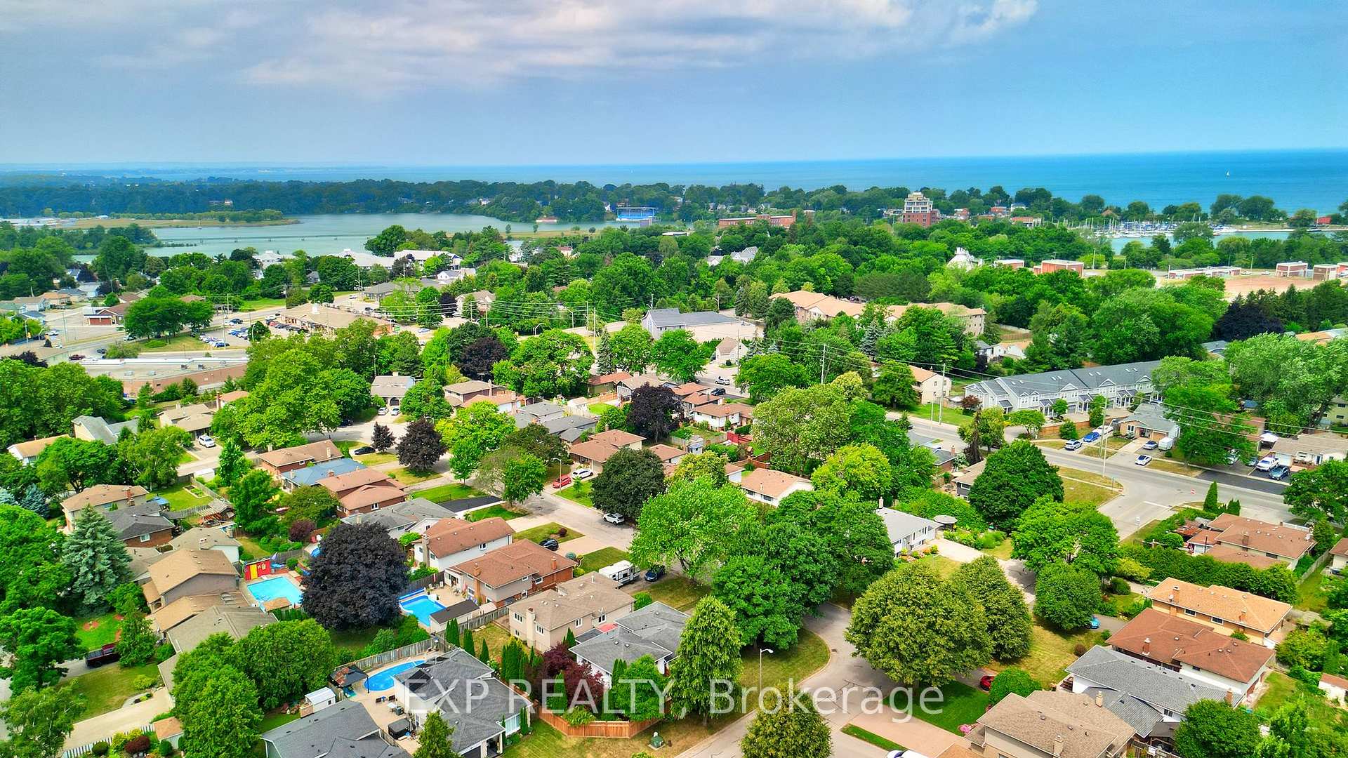 Photo 38 of 44 Royal Orchard Crescent, St. Catharines, Lakeport — HOMEH