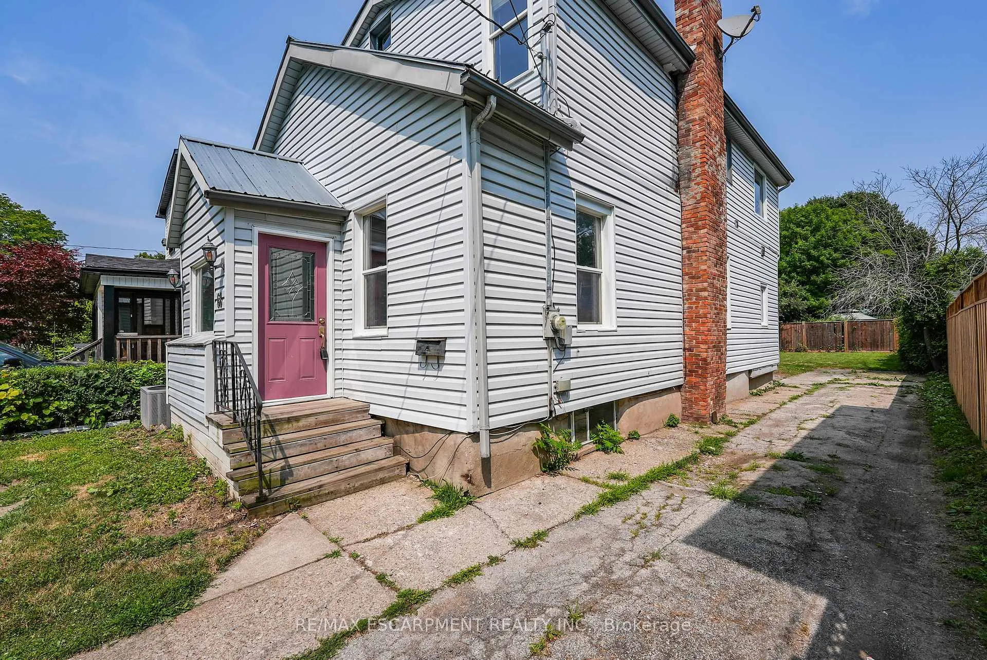 Photo 4 of 68 Henry Street, St. Catharines, Downtown — HOMEH