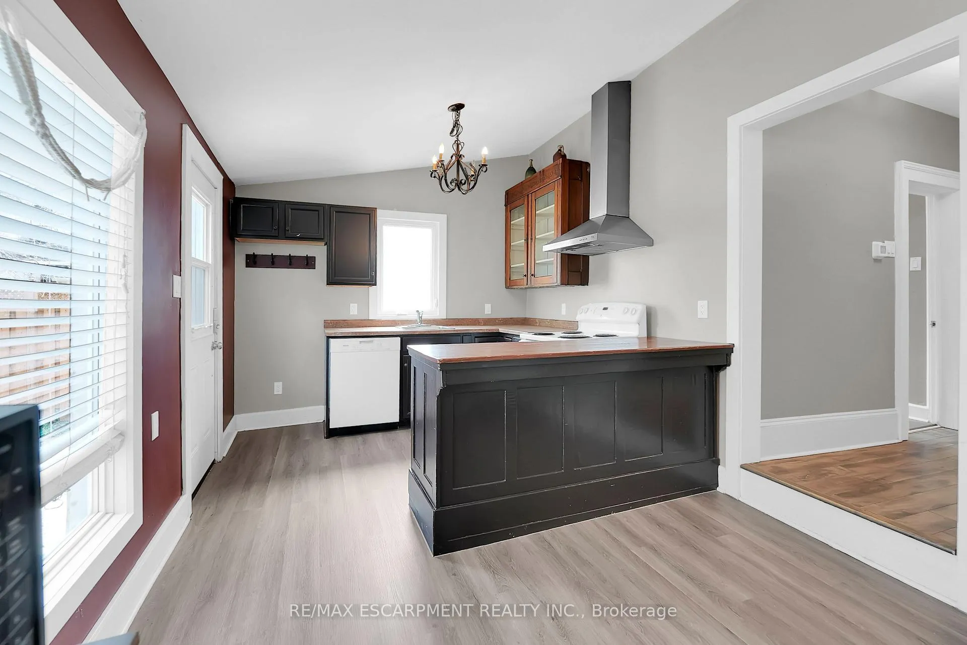 Photo 7 of 68 Henry Street, St. Catharines, Downtown — HOMEH