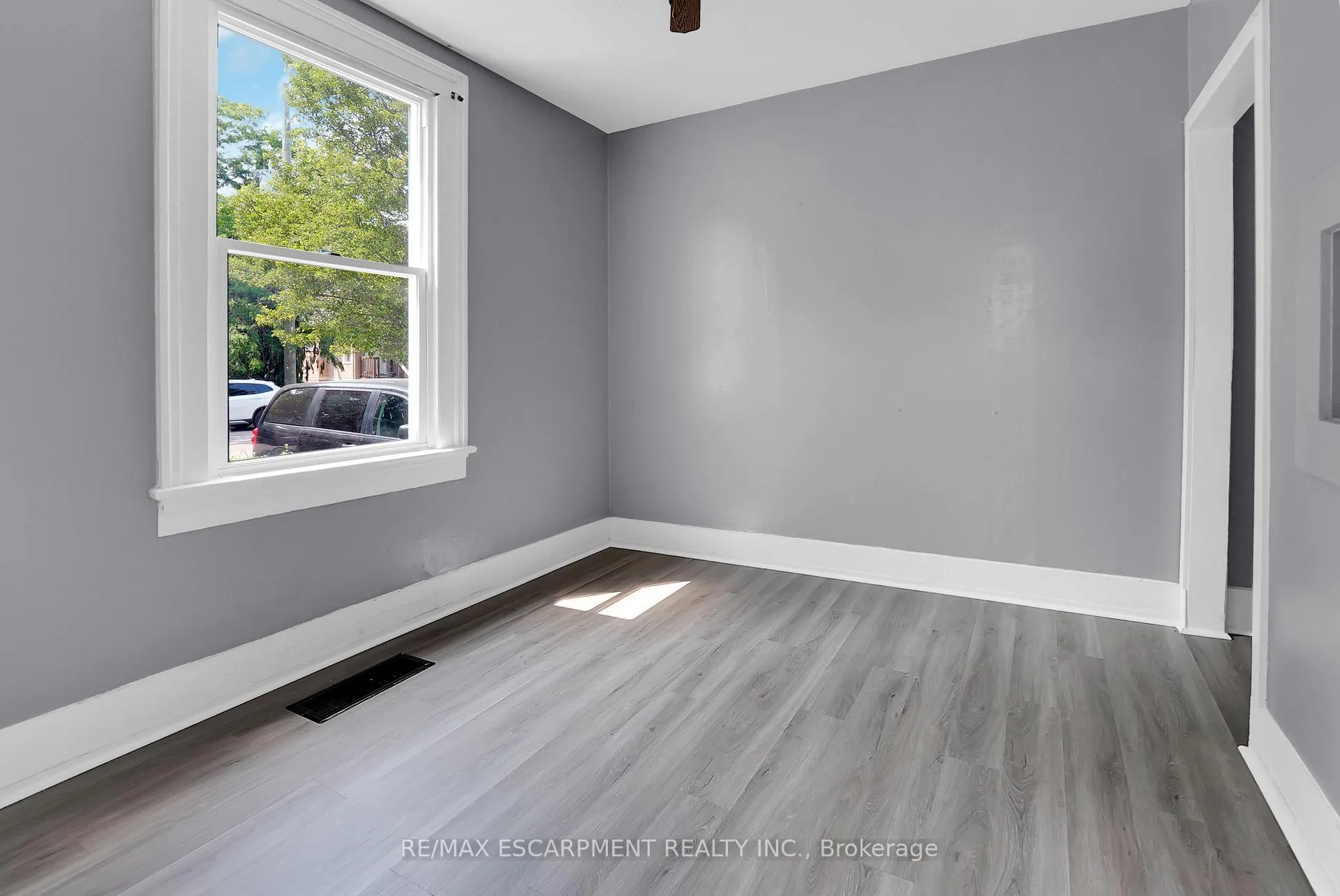 Photo 10 of 68 Henry Street, St. Catharines, Downtown — HOMEH
