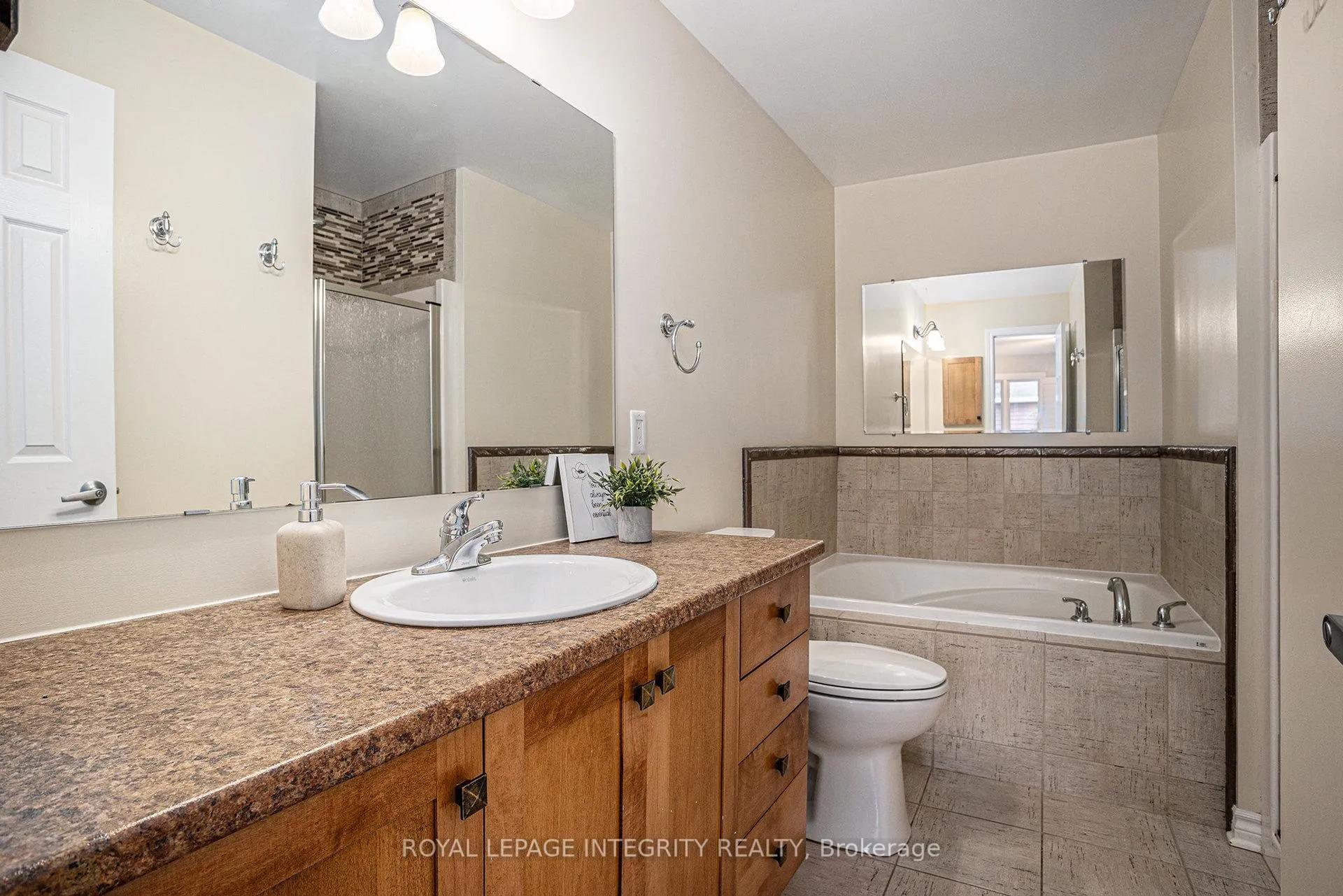 Photo 23 of 85 Evelyn Powers Private, Ottawa, Stittsville (South) — HOMEH