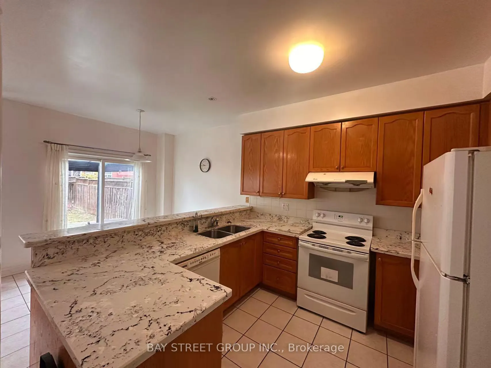 Photo 5 of 70 Warren Bradley Street, Markham, Berczy — HOMEH