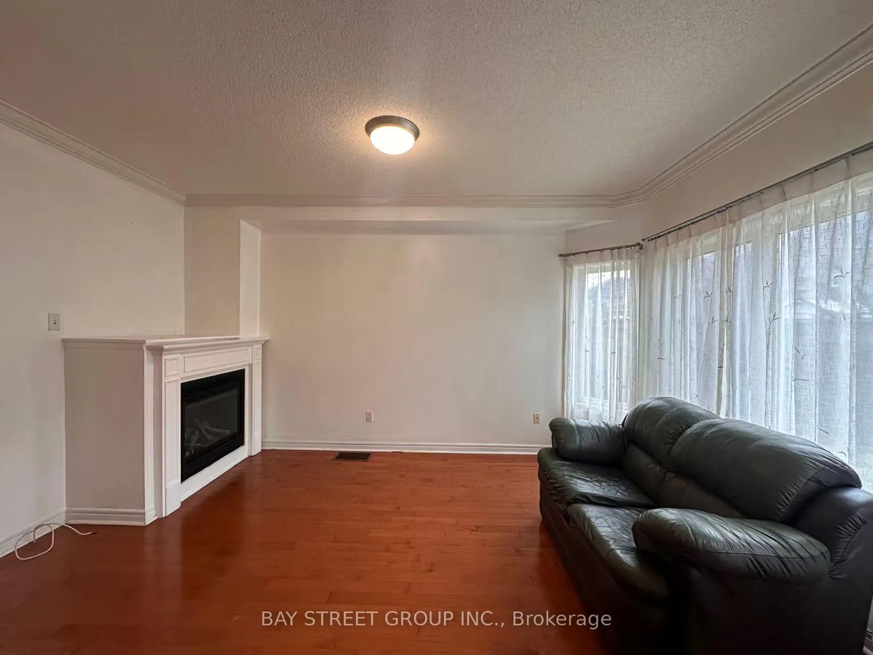 Photo 7 of 70 Warren Bradley Street, Markham, Berczy — HOMEH