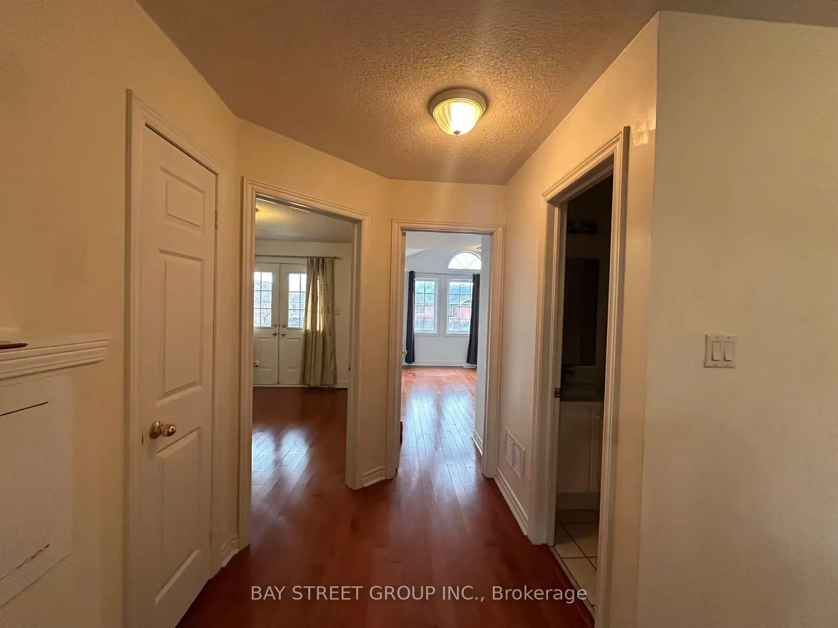 Photo 9 of 70 Warren Bradley Street, Markham, Berczy — HOMEH