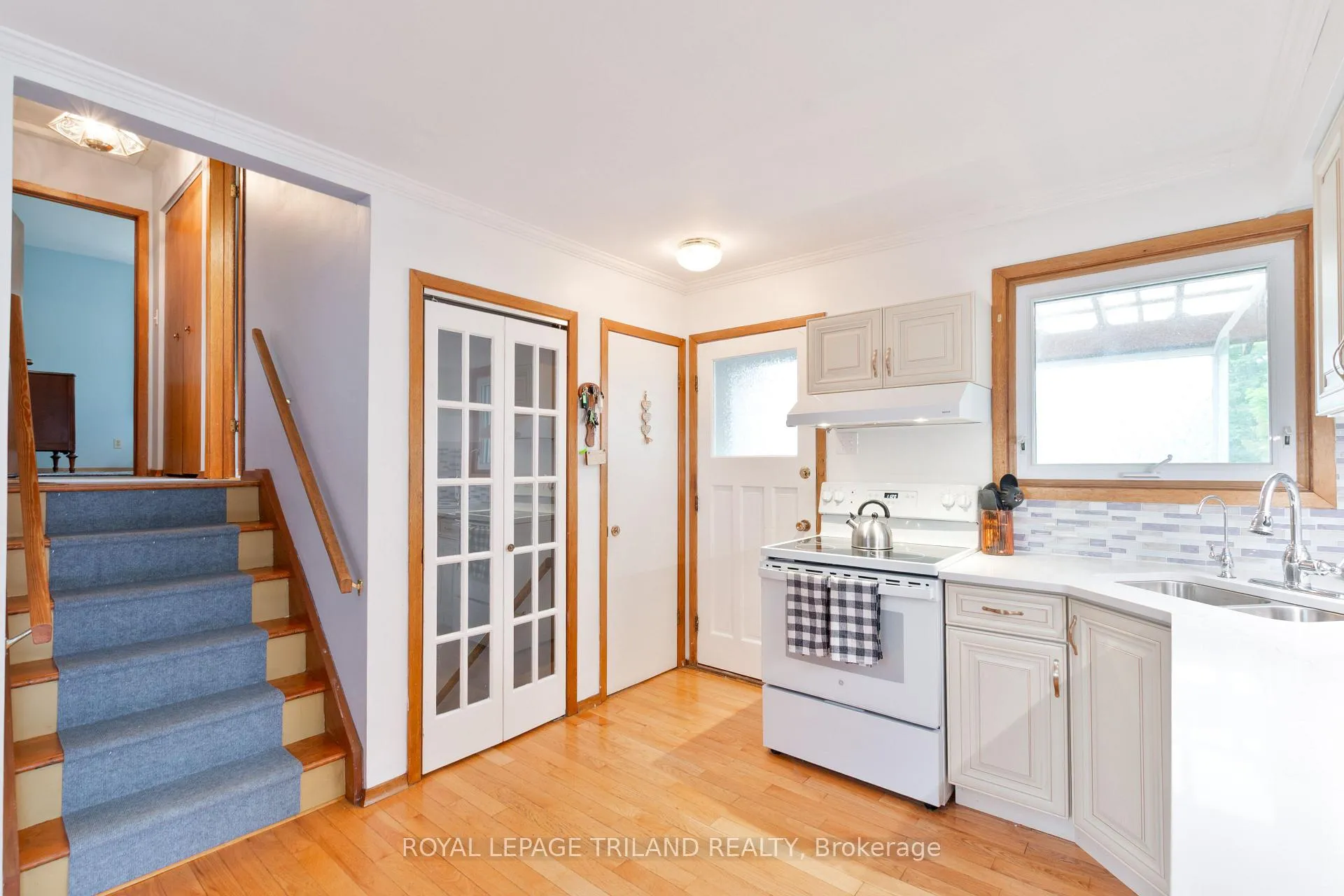Photo 10 of 172 Wilson Avenue, St. Thomas — HOMEH