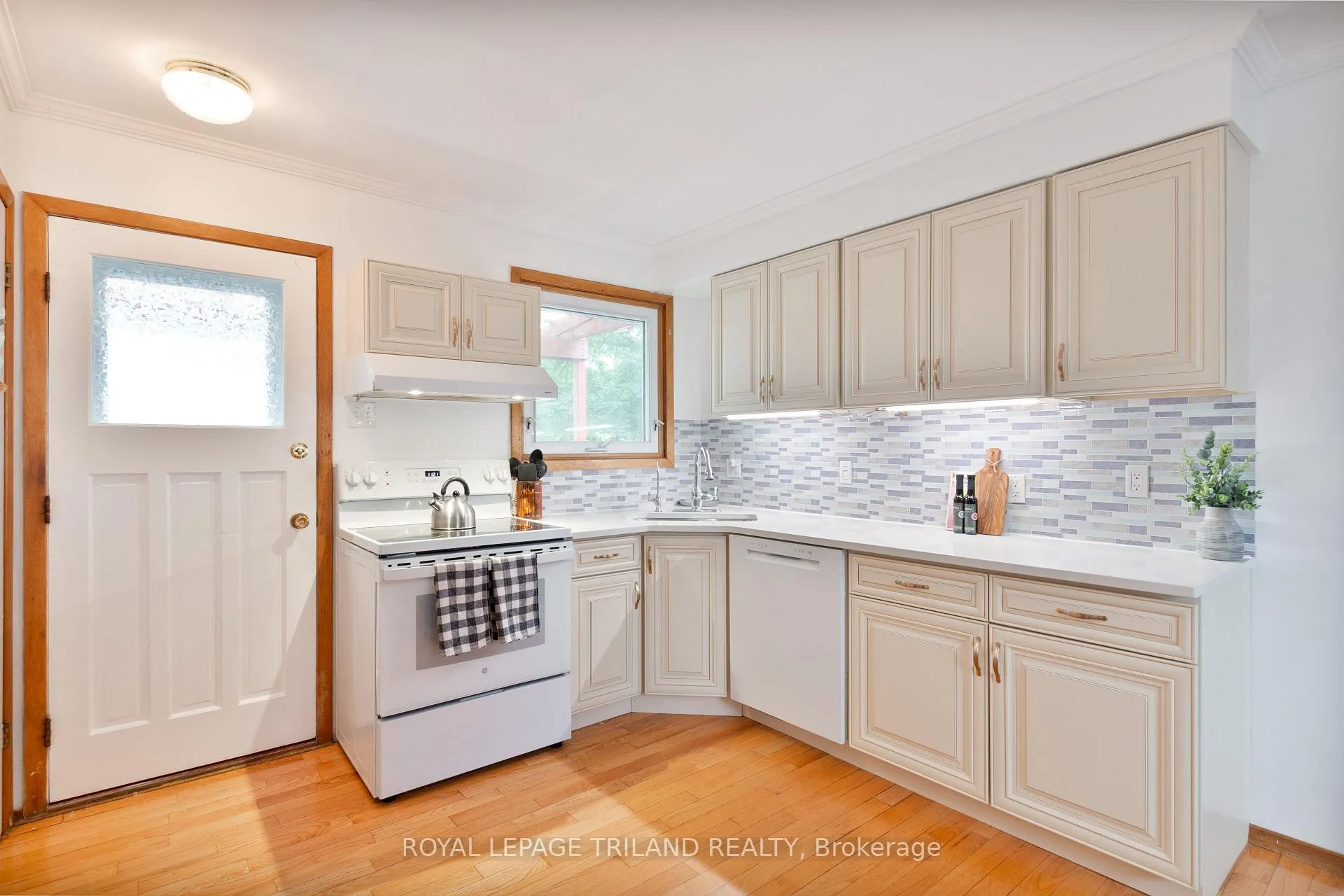 Photo 11 of 172 Wilson Avenue, St. Thomas — HOMEH