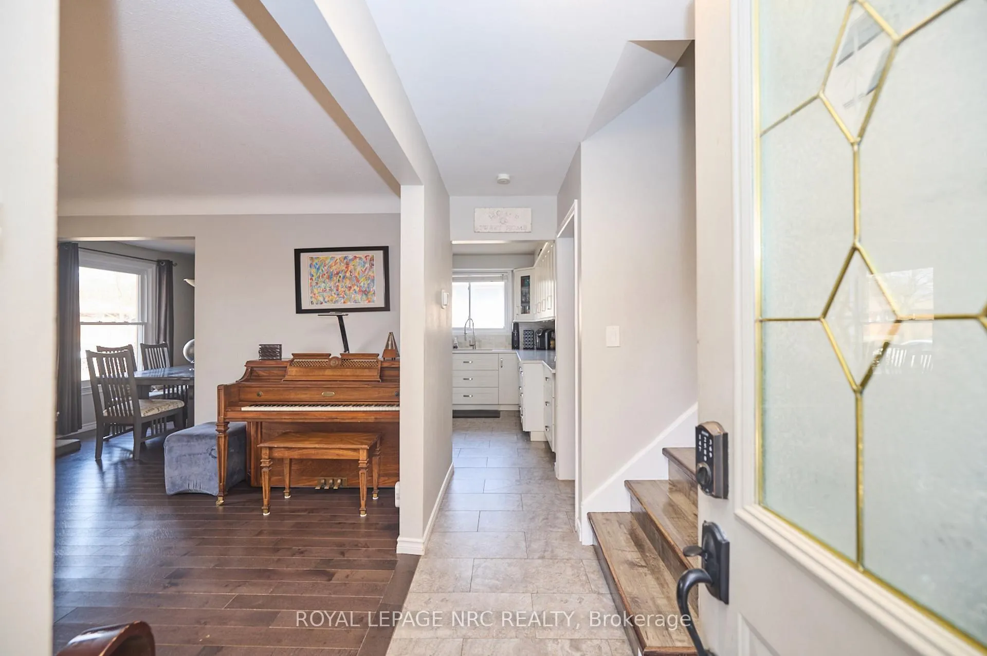 Photo 2 of 28 Ramsey Street E, St. Catharines, Lakeport — HOMEH