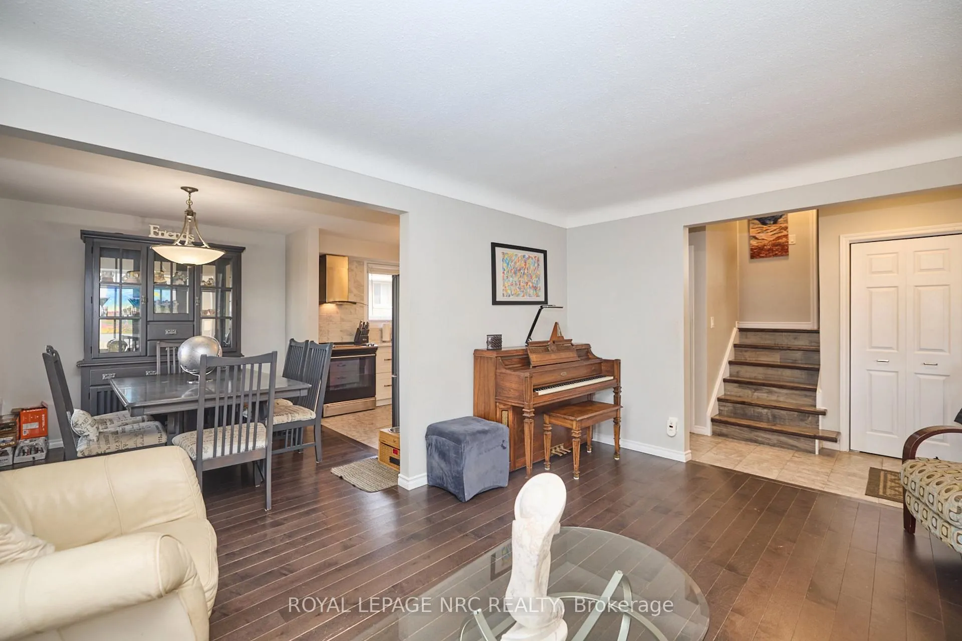 Photo 3 of 28 Ramsey Street E, St. Catharines, Lakeport — HOMEH