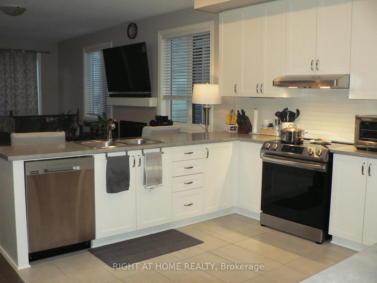 Photo 8 of 110 Hickstead Way, Ottawa, Stittsville (South) — HOMEH