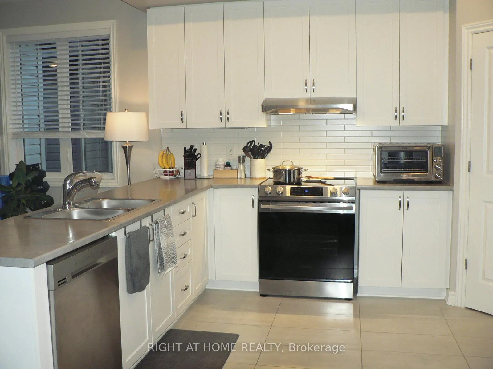 Photo 10 of 110 Hickstead Way, Ottawa, Stittsville (South) — HOMEH