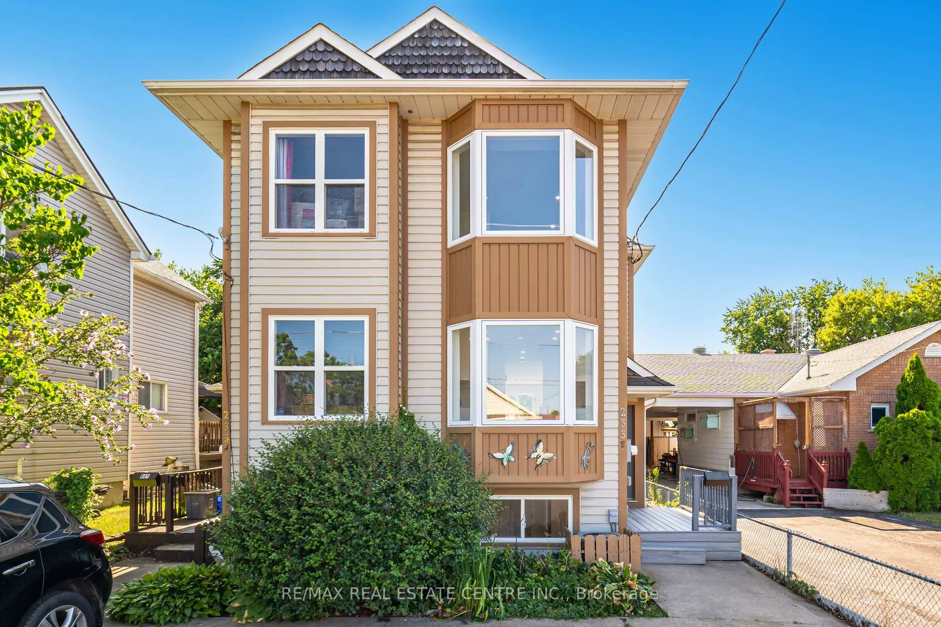 Front of 233B Vine Street