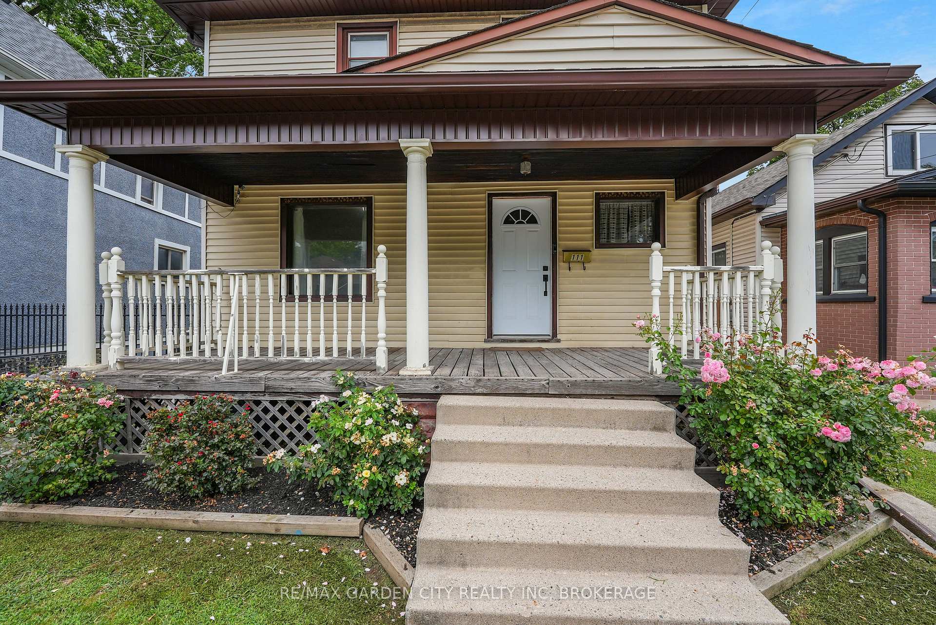 Photo 3 of 111 Lowell Avenue, St. Catharines, Downtown — HOMEH