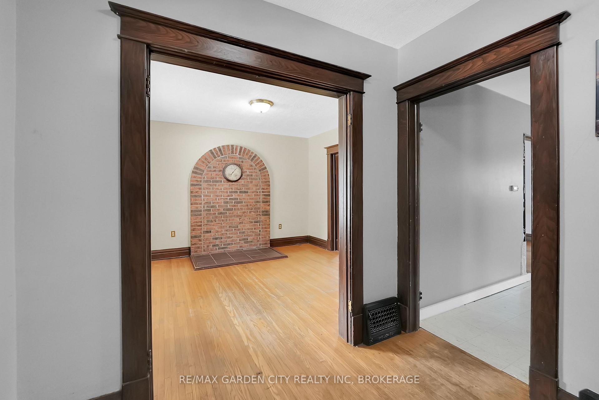 Photo 5 of 111 Lowell Avenue, St. Catharines, Downtown — HOMEH