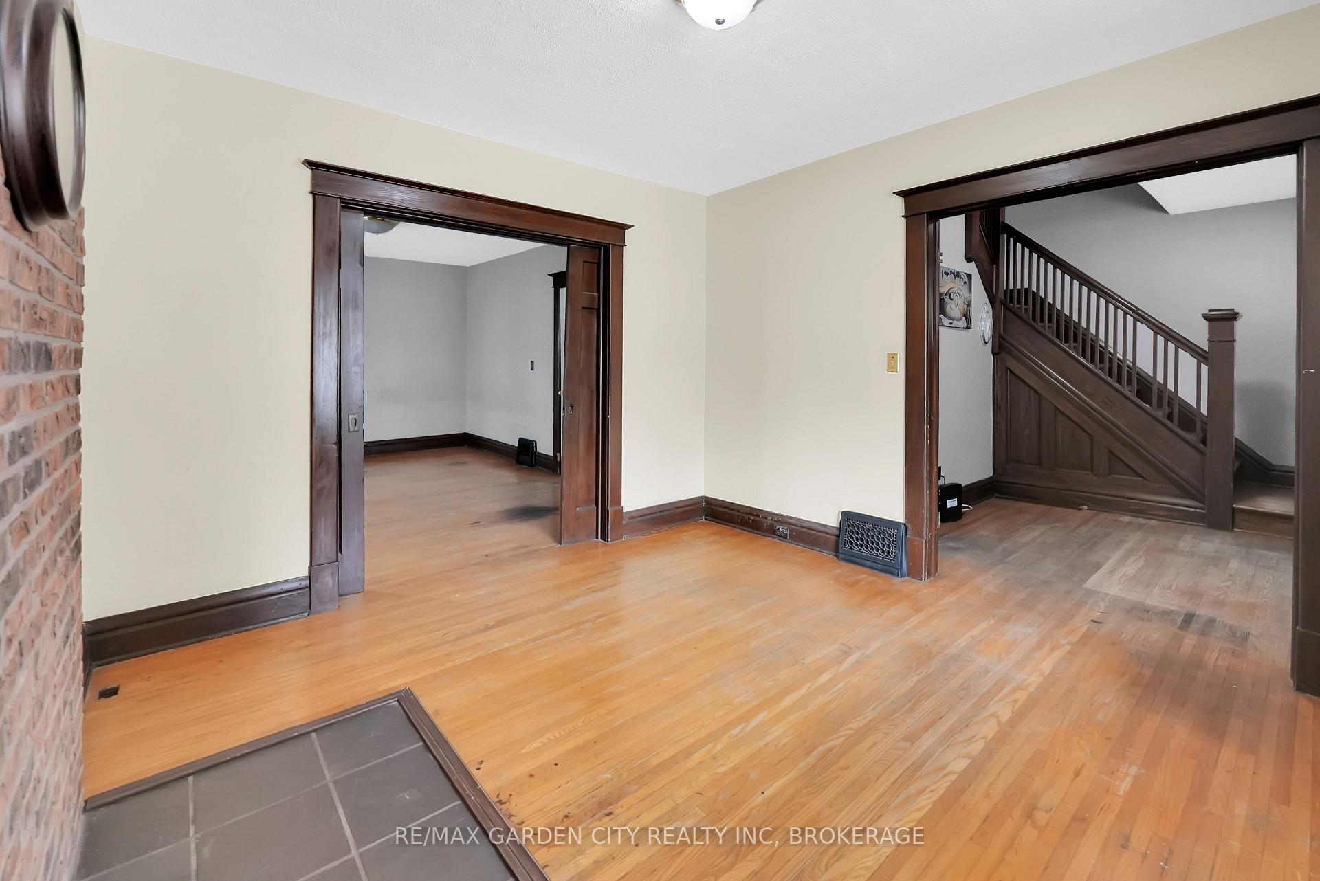 Photo 6 of 111 Lowell Avenue, St. Catharines, Downtown — HOMEH