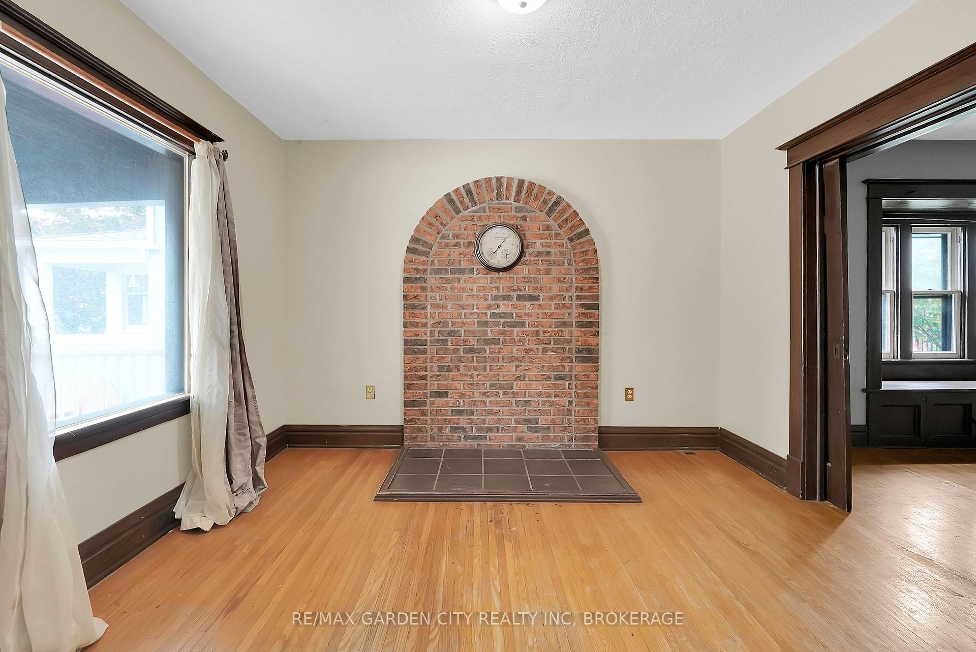 Photo 7 of 111 Lowell Avenue, St. Catharines, Downtown — HOMEH