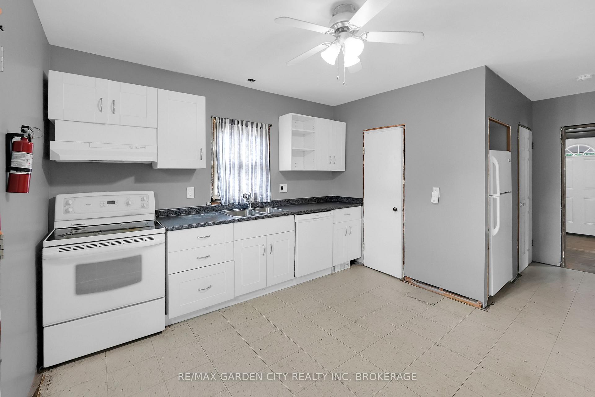 Photo 11 of 111 Lowell Avenue, St. Catharines, Downtown — HOMEH