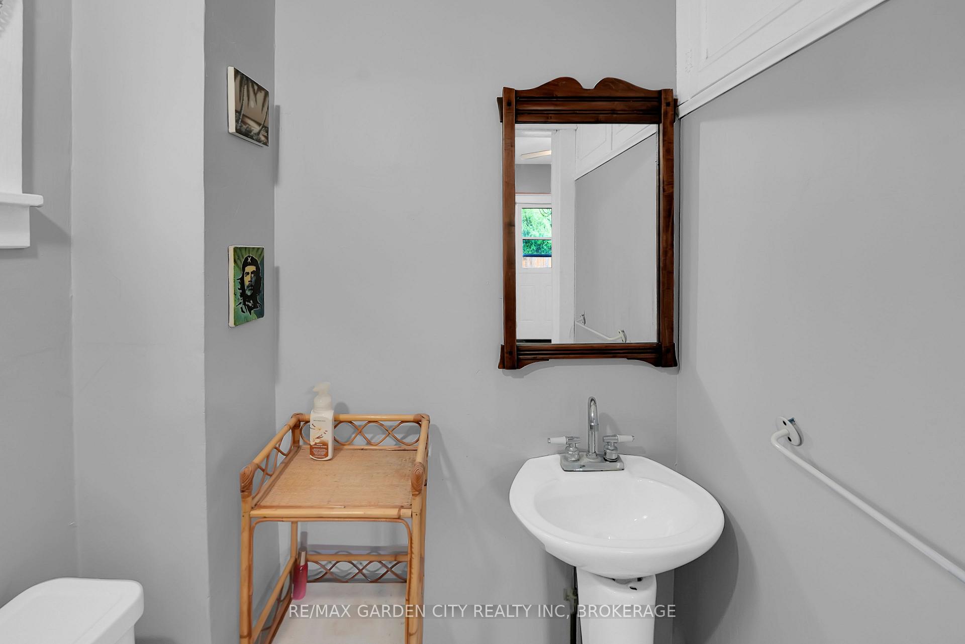 Photo 12 of 111 Lowell Avenue, St. Catharines, Downtown — HOMEH