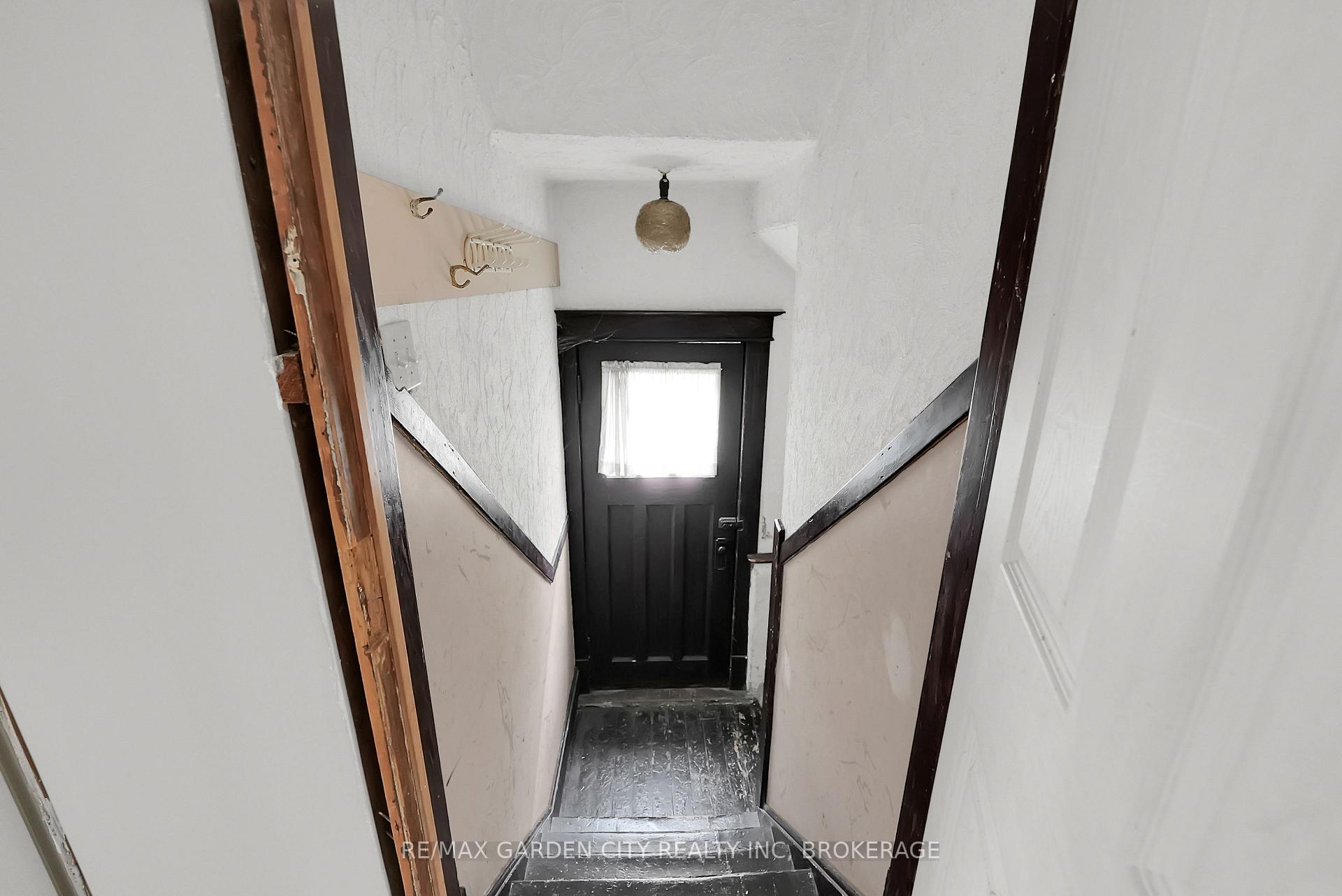 Photo 13 of 111 Lowell Avenue, St. Catharines, Downtown — HOMEH