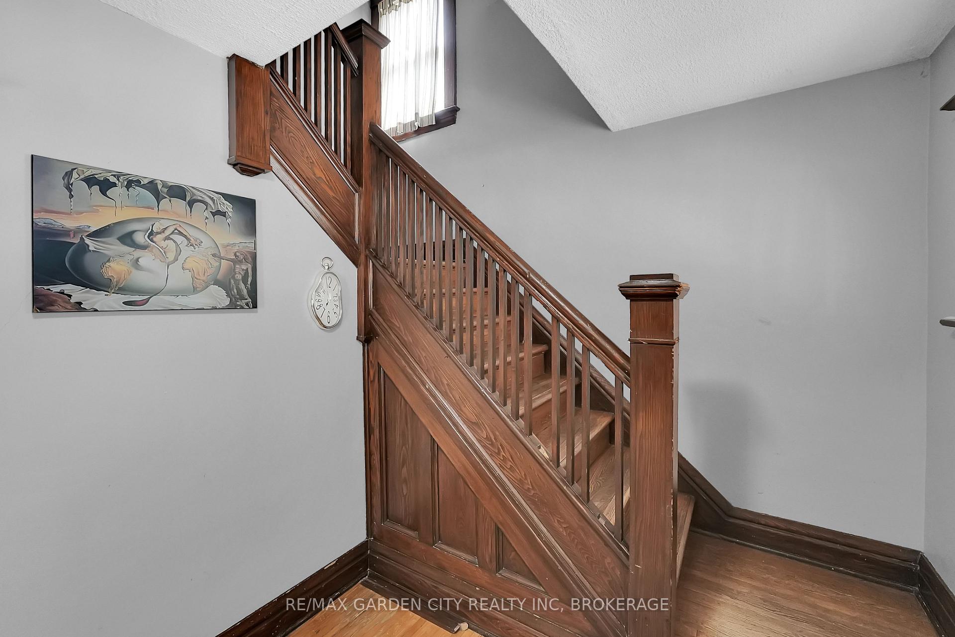 Photo 14 of 111 Lowell Avenue, St. Catharines, Downtown — HOMEH