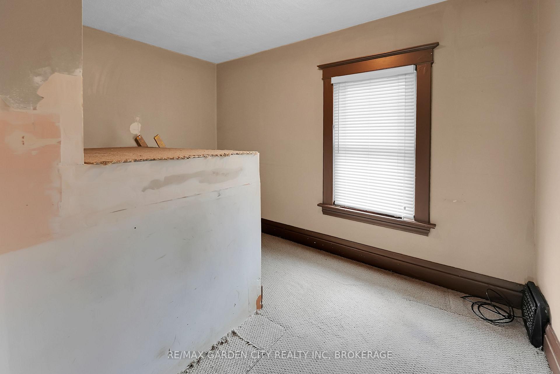 Photo 17 of 111 Lowell Avenue, St. Catharines, Downtown — HOMEH