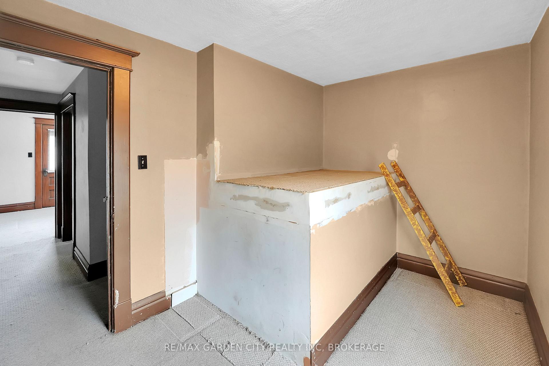 Photo 18 of 111 Lowell Avenue, St. Catharines, Downtown — HOMEH