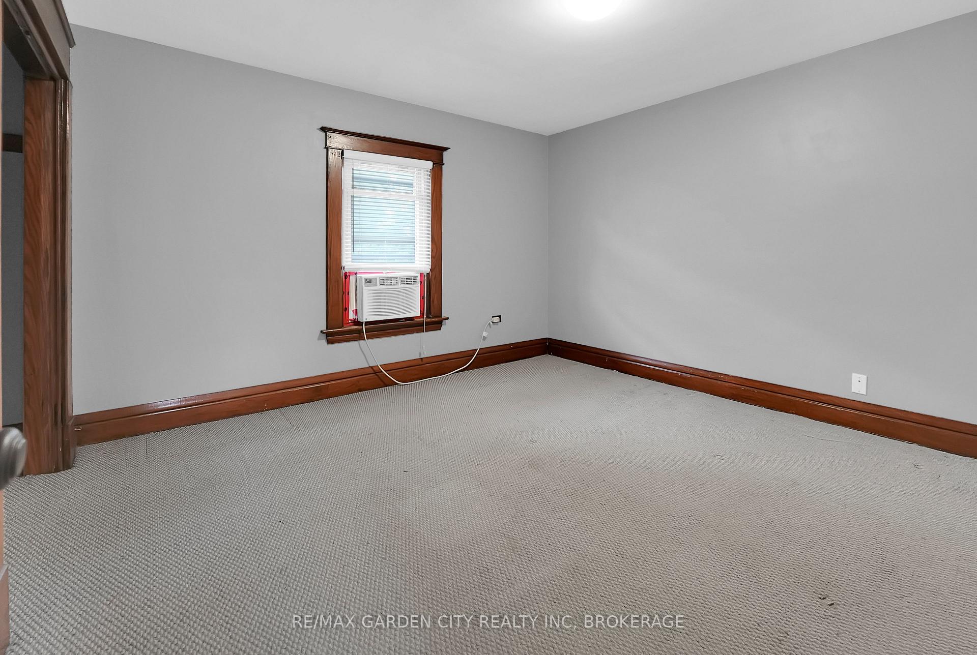Photo 20 of 111 Lowell Avenue, St. Catharines, Downtown — HOMEH