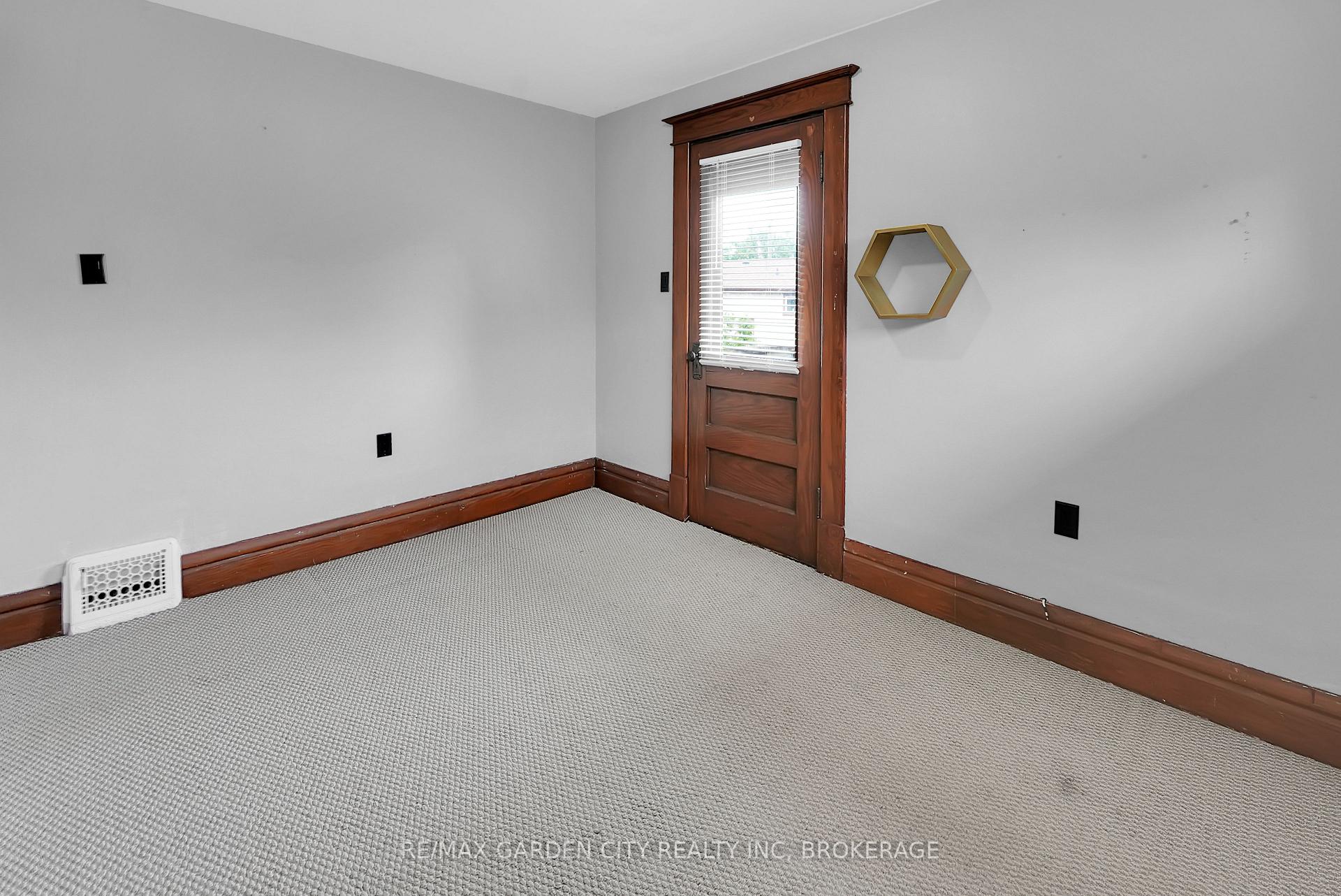 Photo 23 of 111 Lowell Avenue, St. Catharines, Downtown — HOMEH