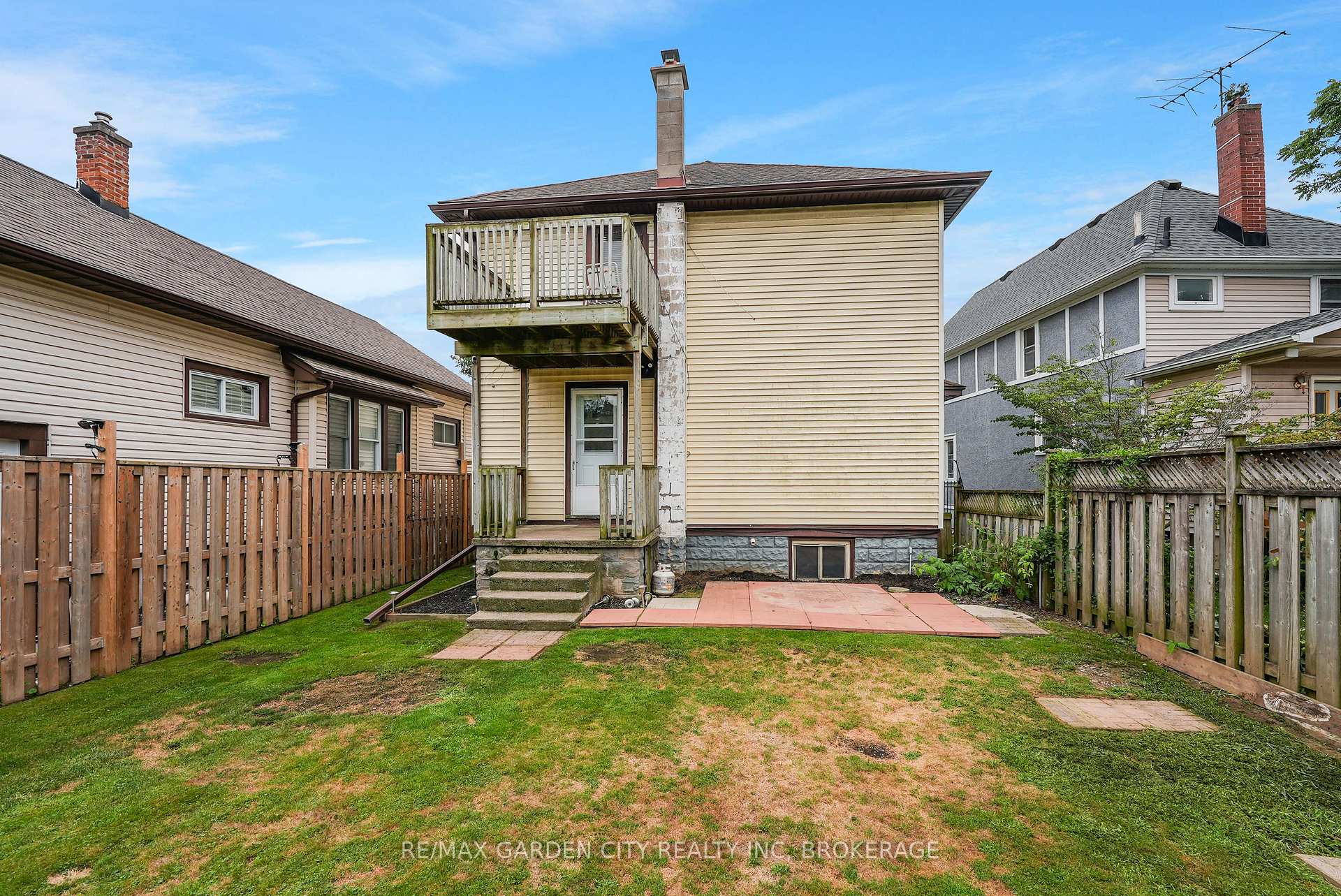 Photo 25 of 111 Lowell Avenue, St. Catharines, Downtown — HOMEH