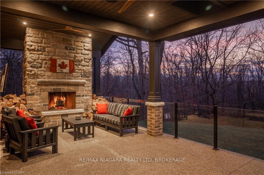 Photo 8 of 32 Breckenridge Boulevard, St. Catharines, Grapeview — HOMEH
