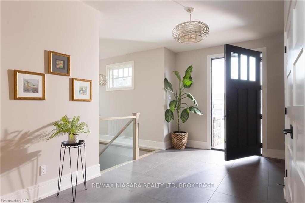 Photo 9 of 32 Breckenridge Boulevard, St. Catharines, Grapeview — HOMEH