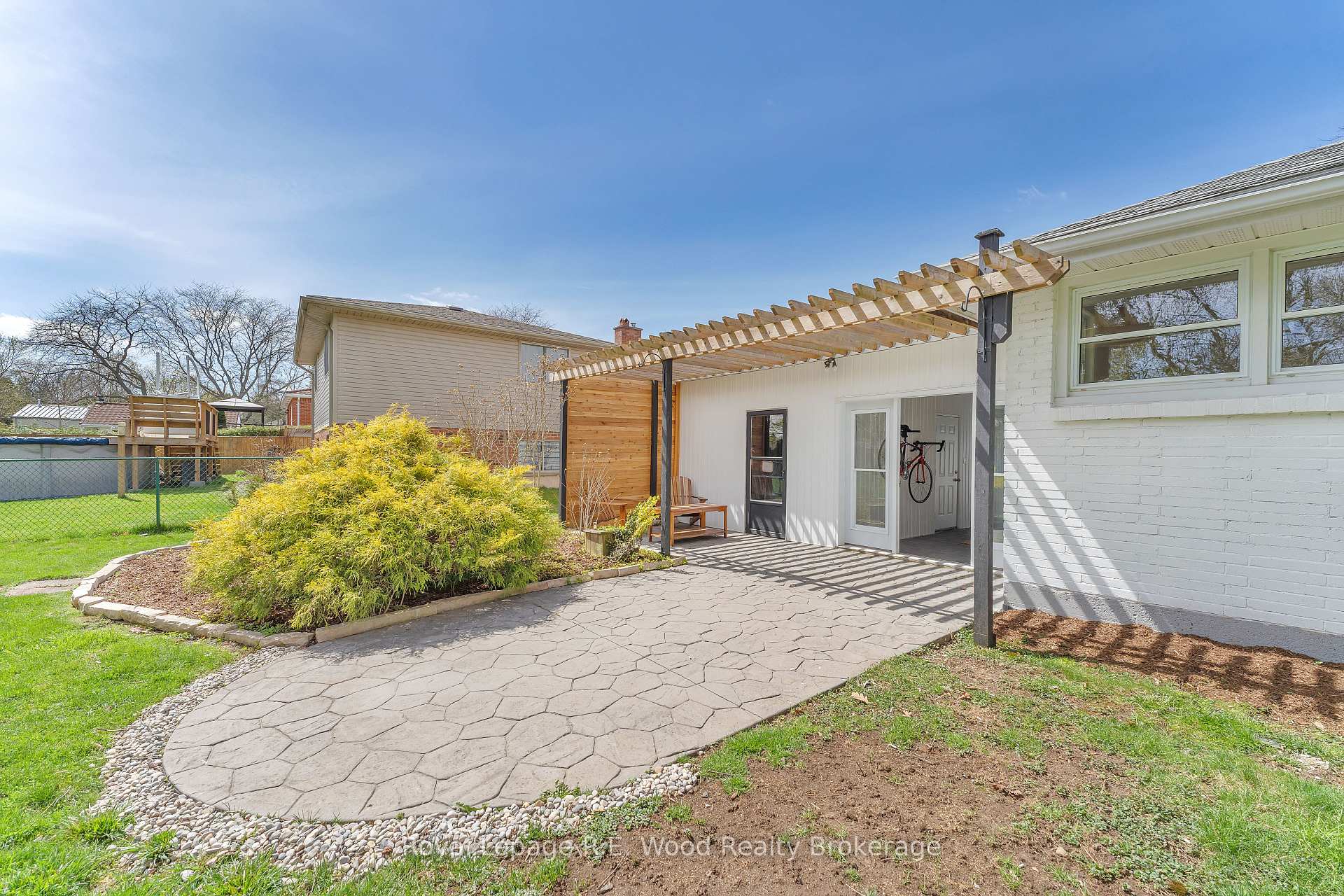 Photo 2 of 229 Woodworth Crescent, St. Thomas — HOMEH