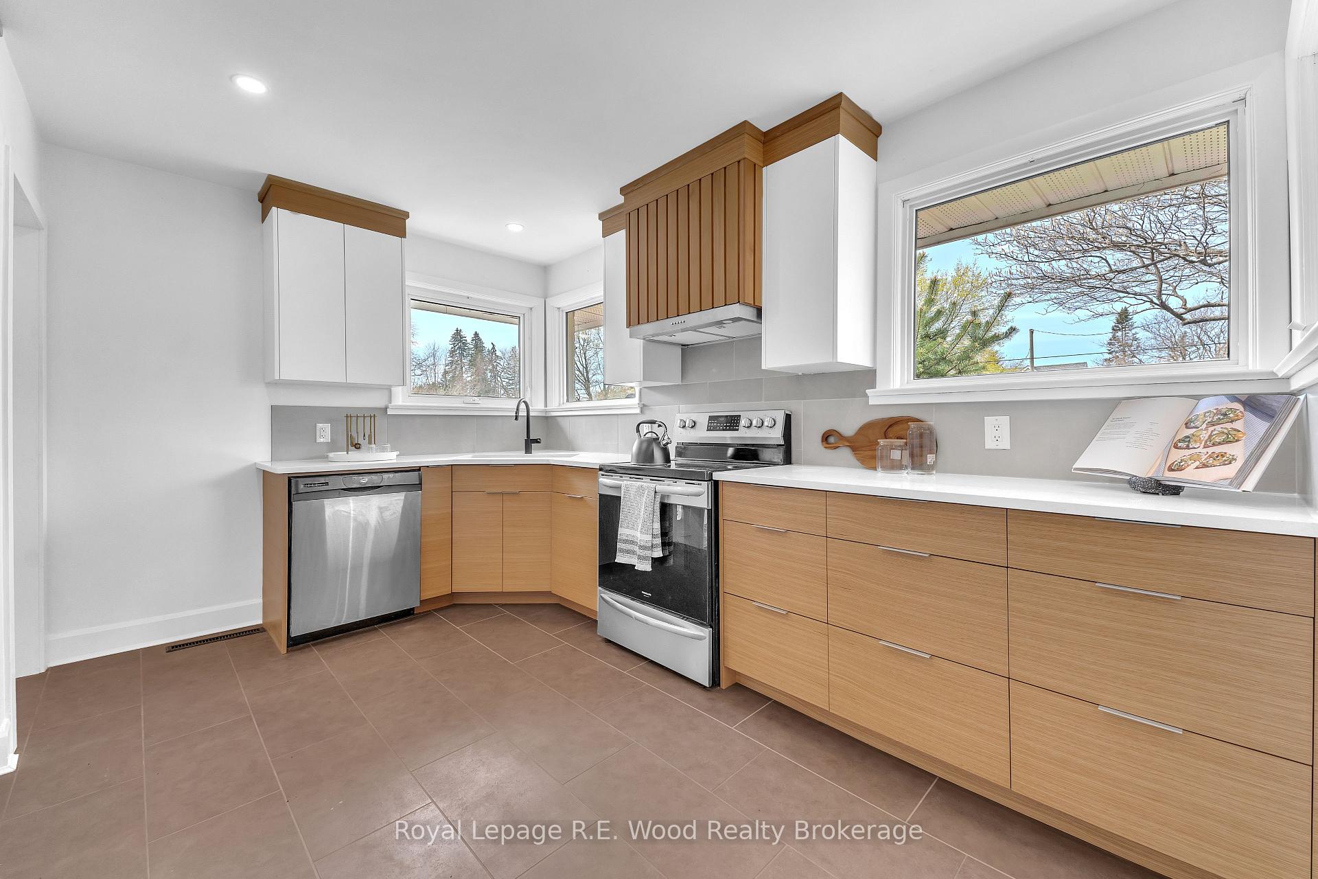 Photo 7 of 229 Woodworth Crescent, St. Thomas — HOMEH