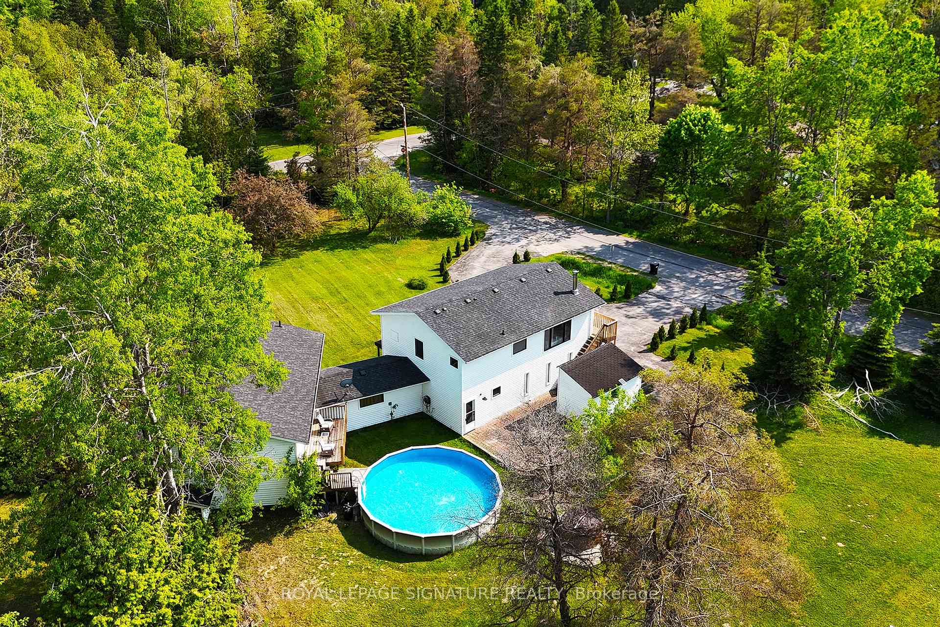 Front of 20 Hillview Crescent
