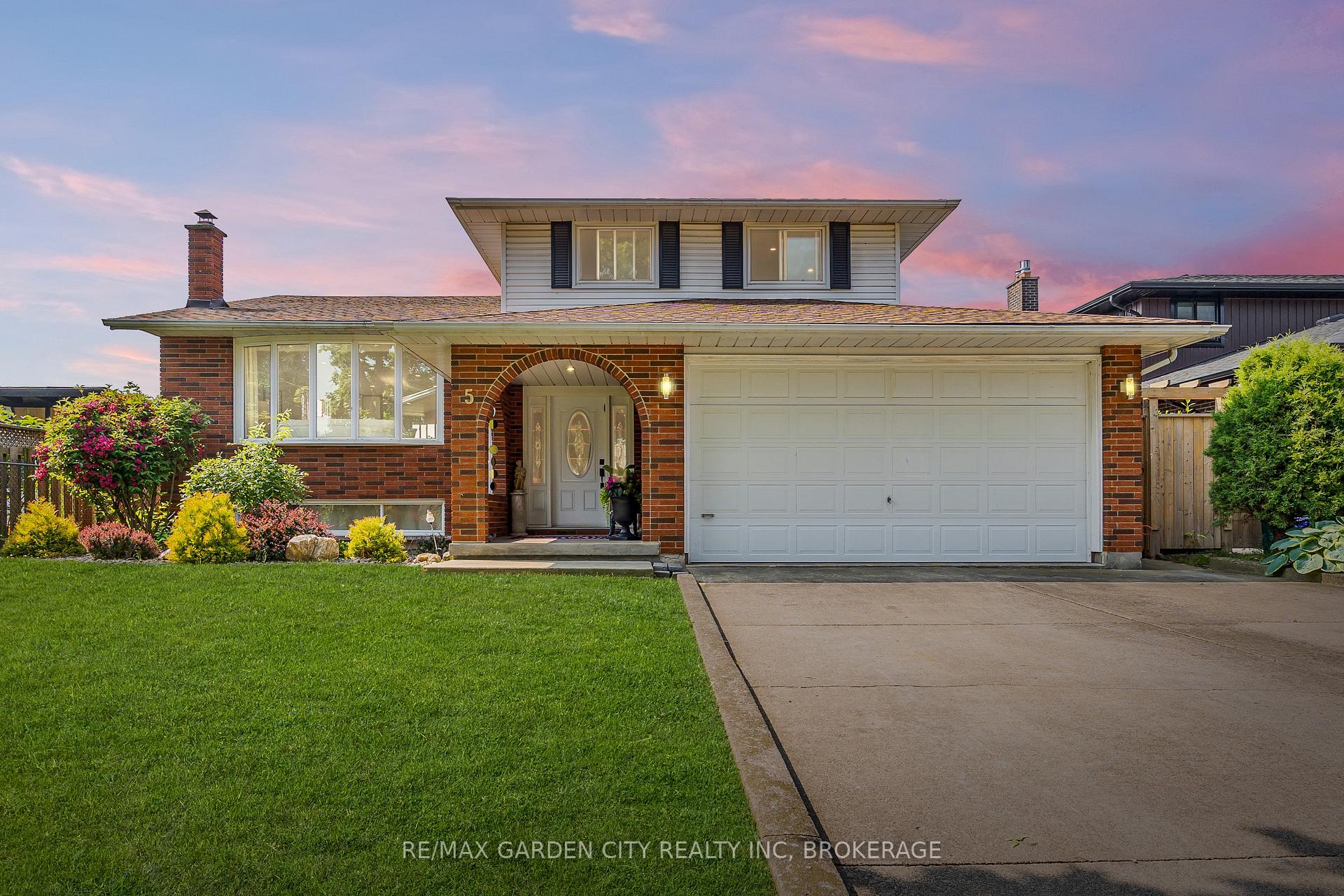 Front of 5 Woodgarden Court