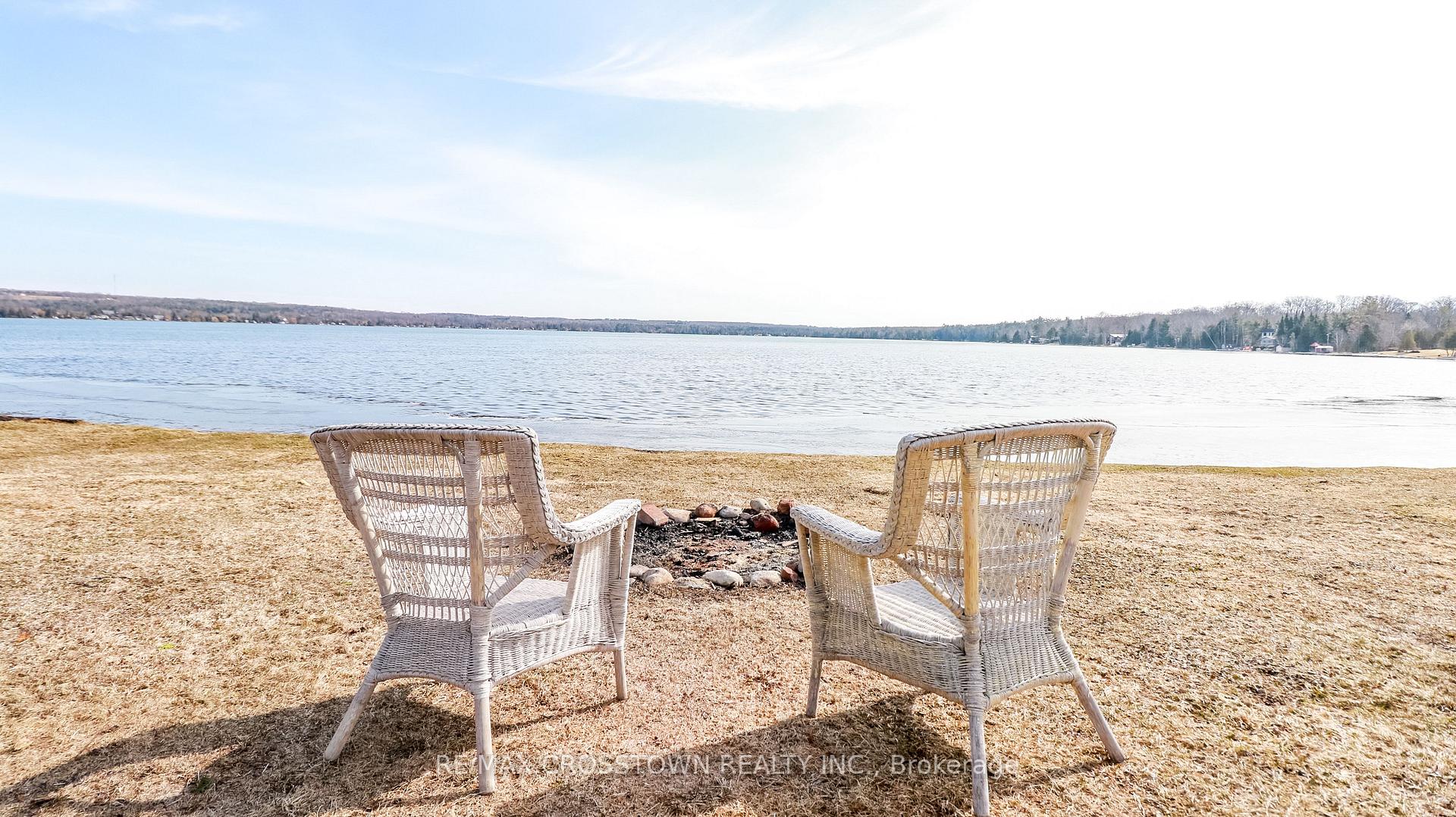 Photo 3 of 3093 Sandy Bend, Springwater, Rural Springwater — HOMEH